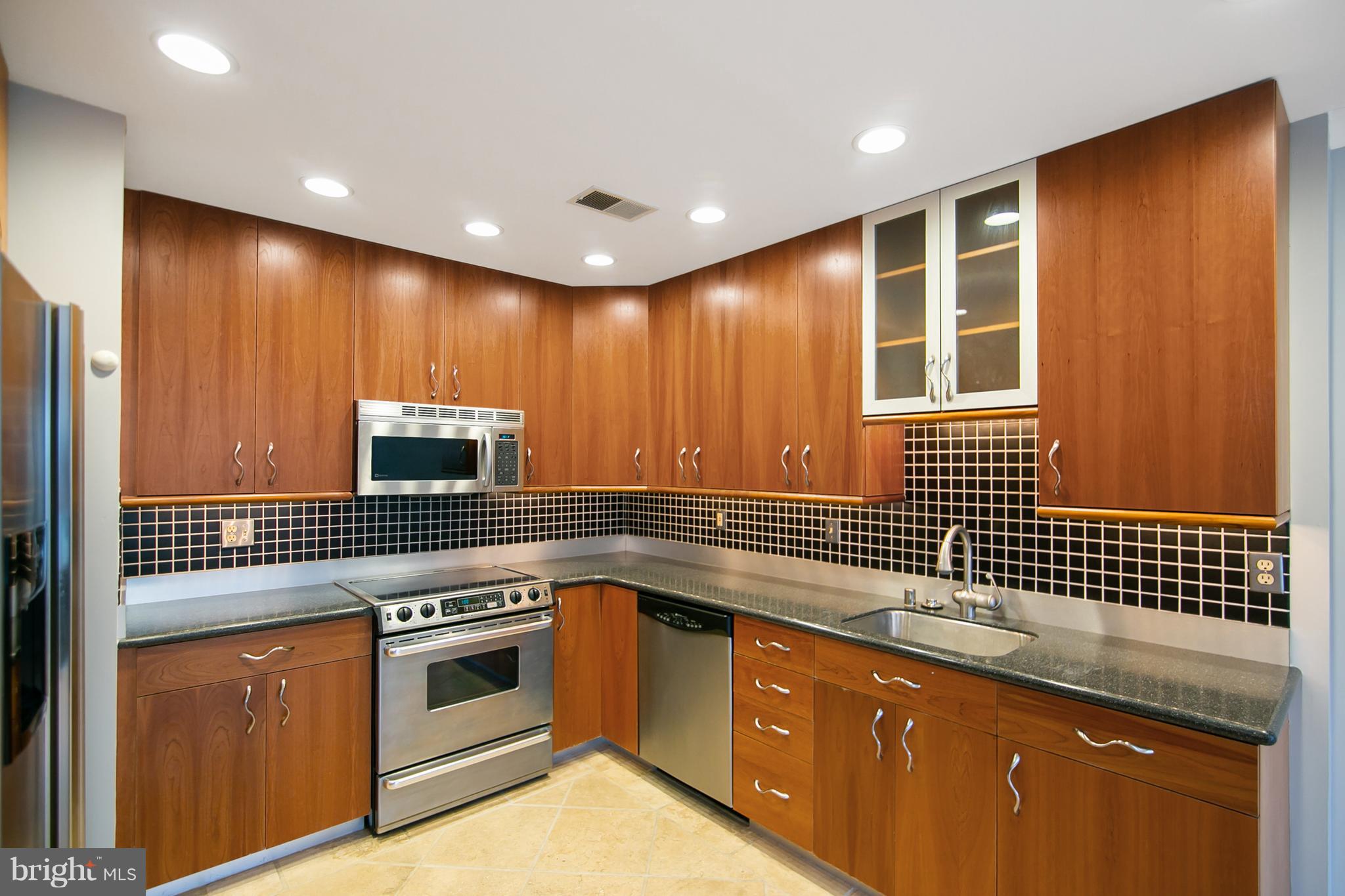 RIVERCHASE - Residential