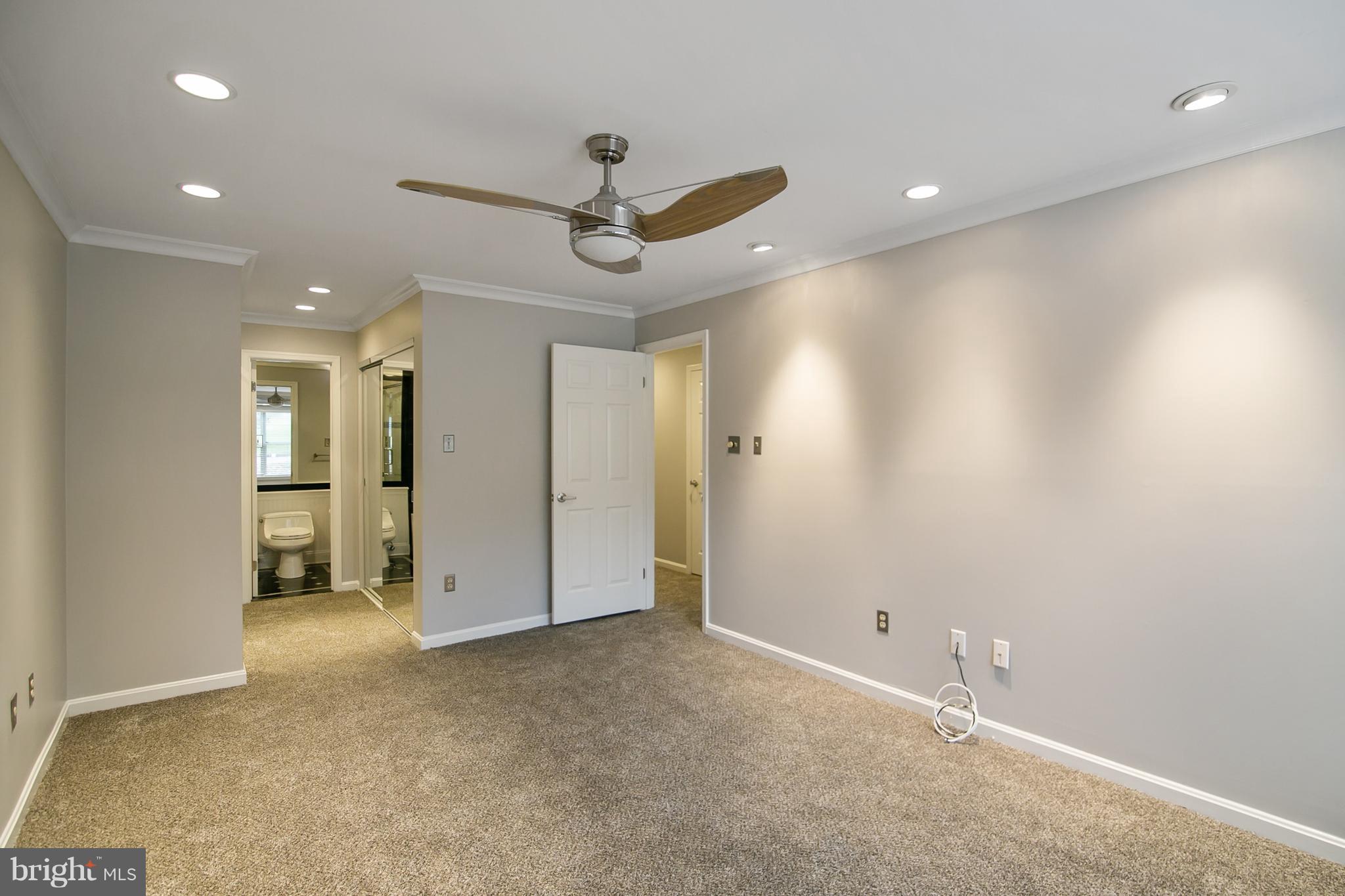 RIVERCHASE - Residential