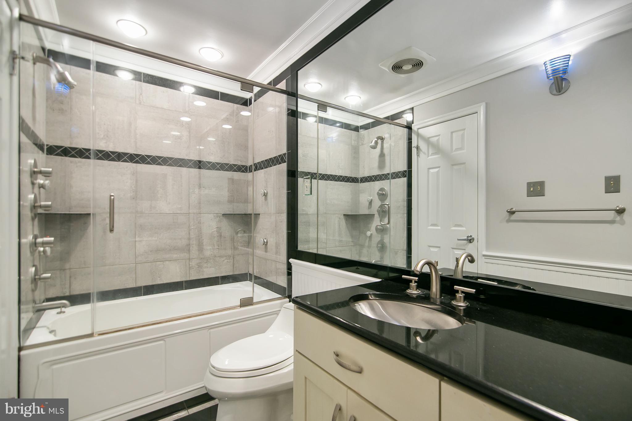 RIVERCHASE - Residential