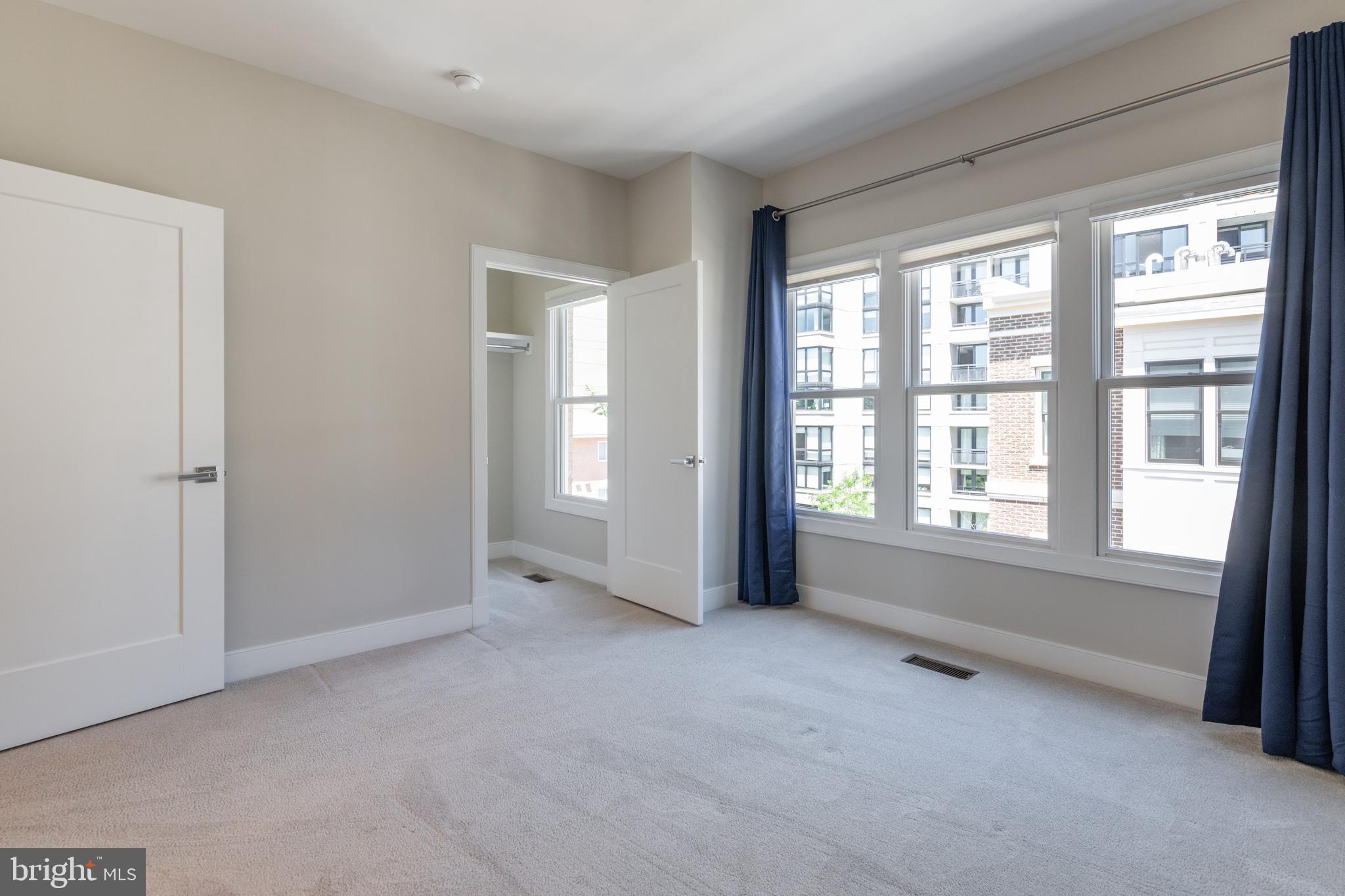 ROSSLYN - Residential Lease