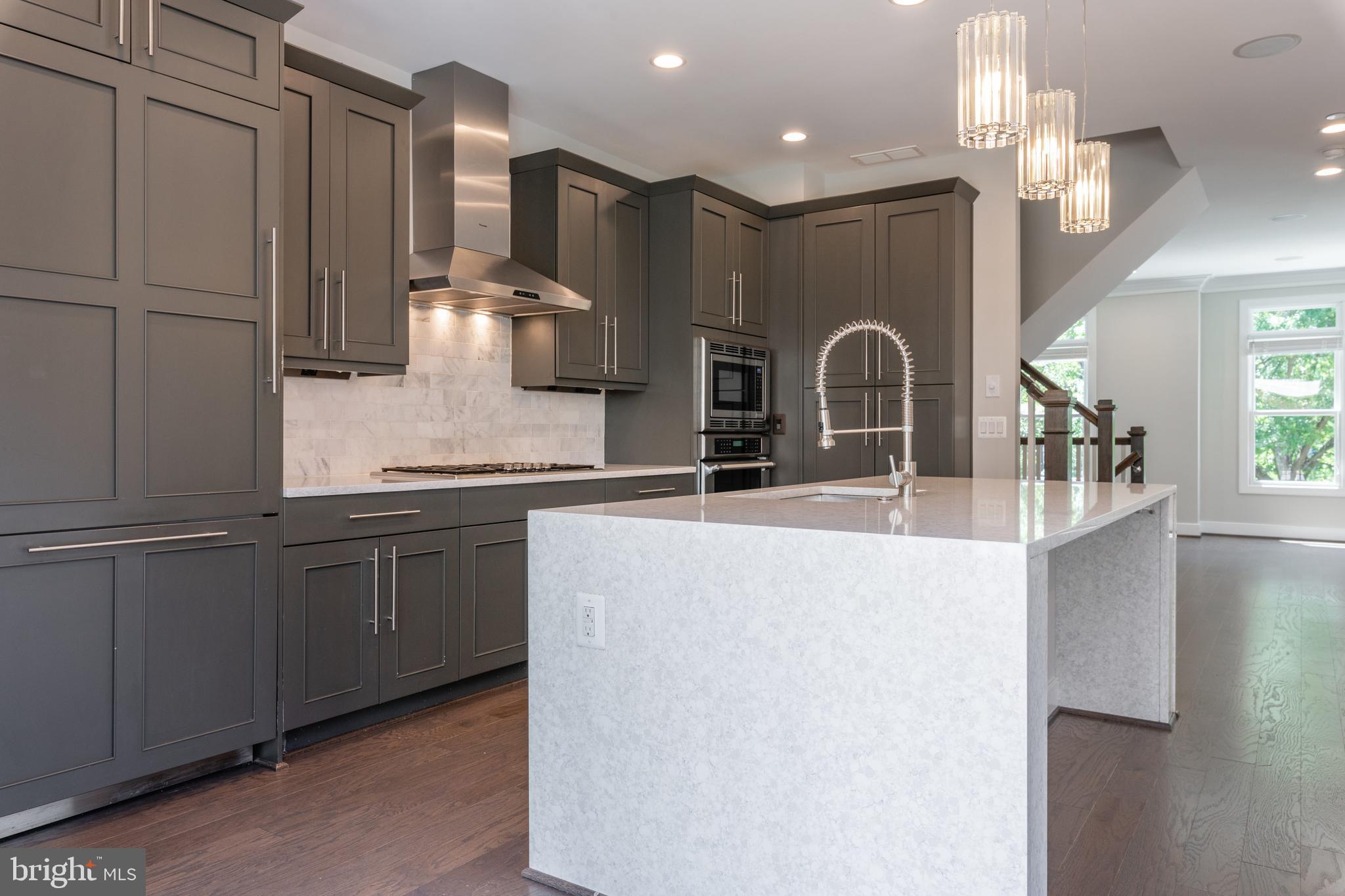 ROSSLYN - Residential Lease