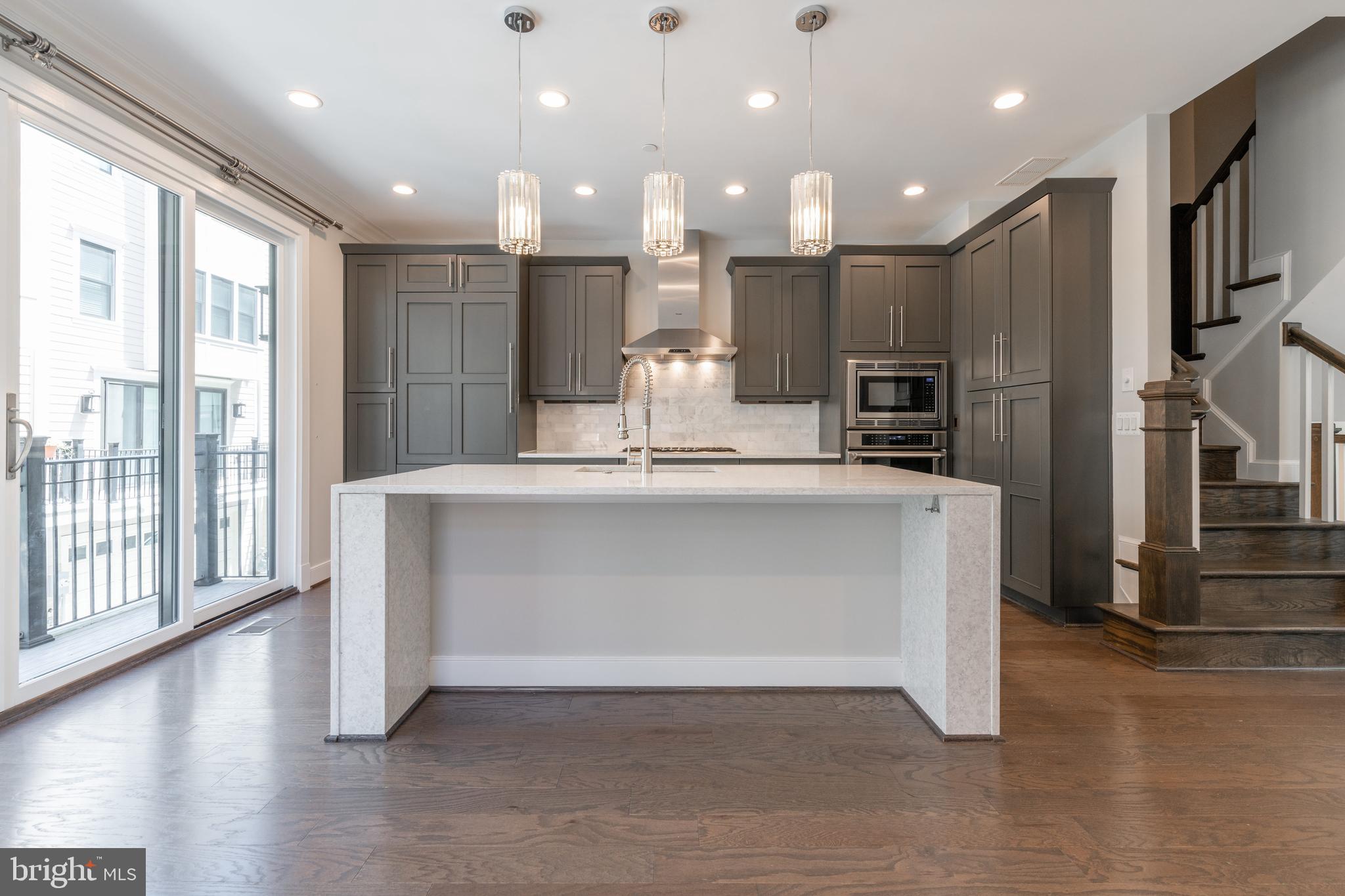 ROSSLYN - Residential Lease