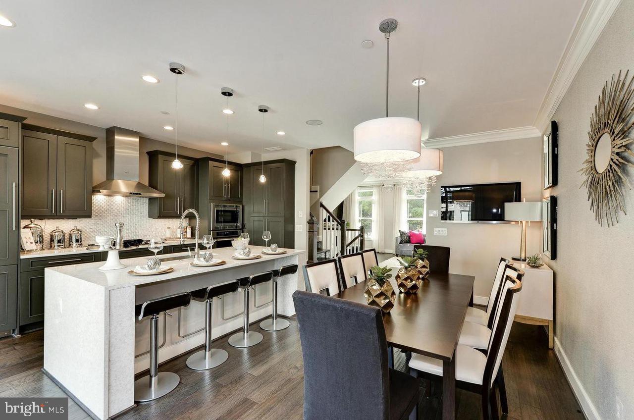 ROSSLYN - Residential Lease