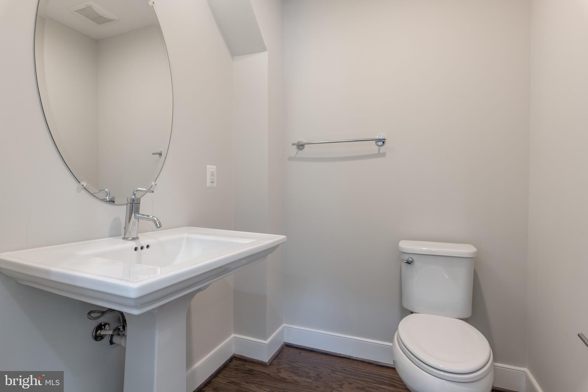 ROSSLYN - Residential Lease