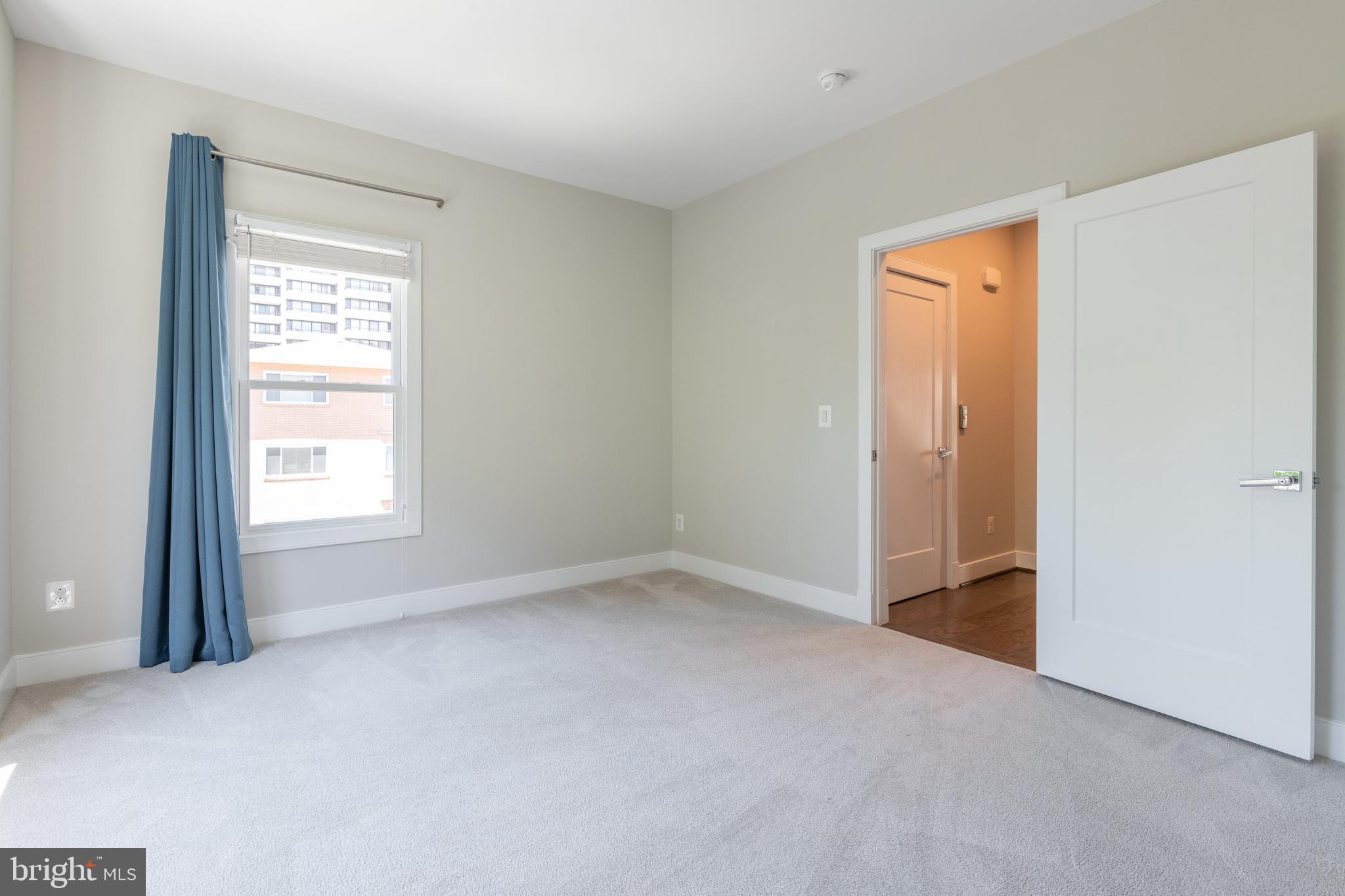 ROSSLYN - Residential Lease