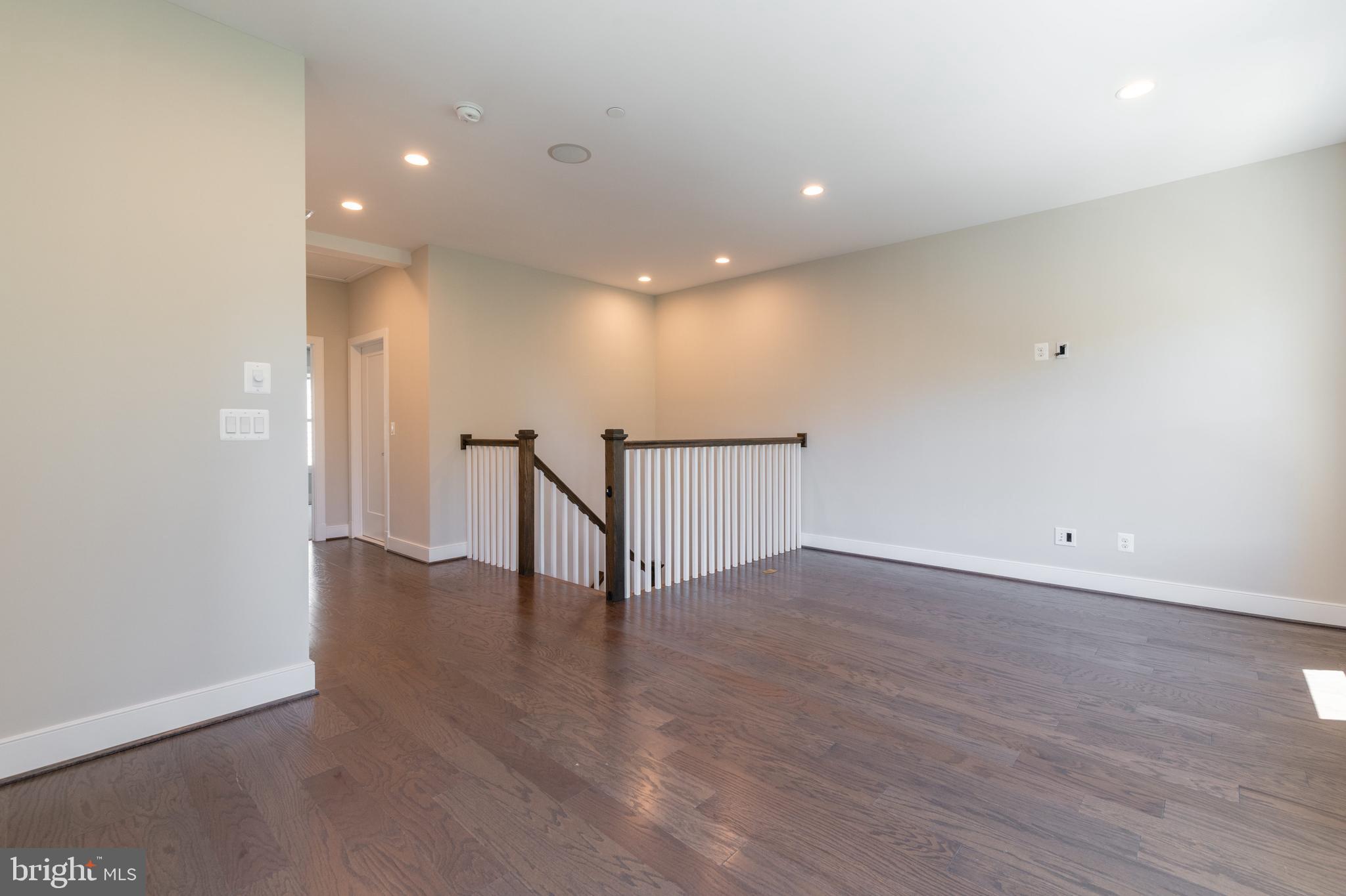 ROSSLYN - Residential Lease