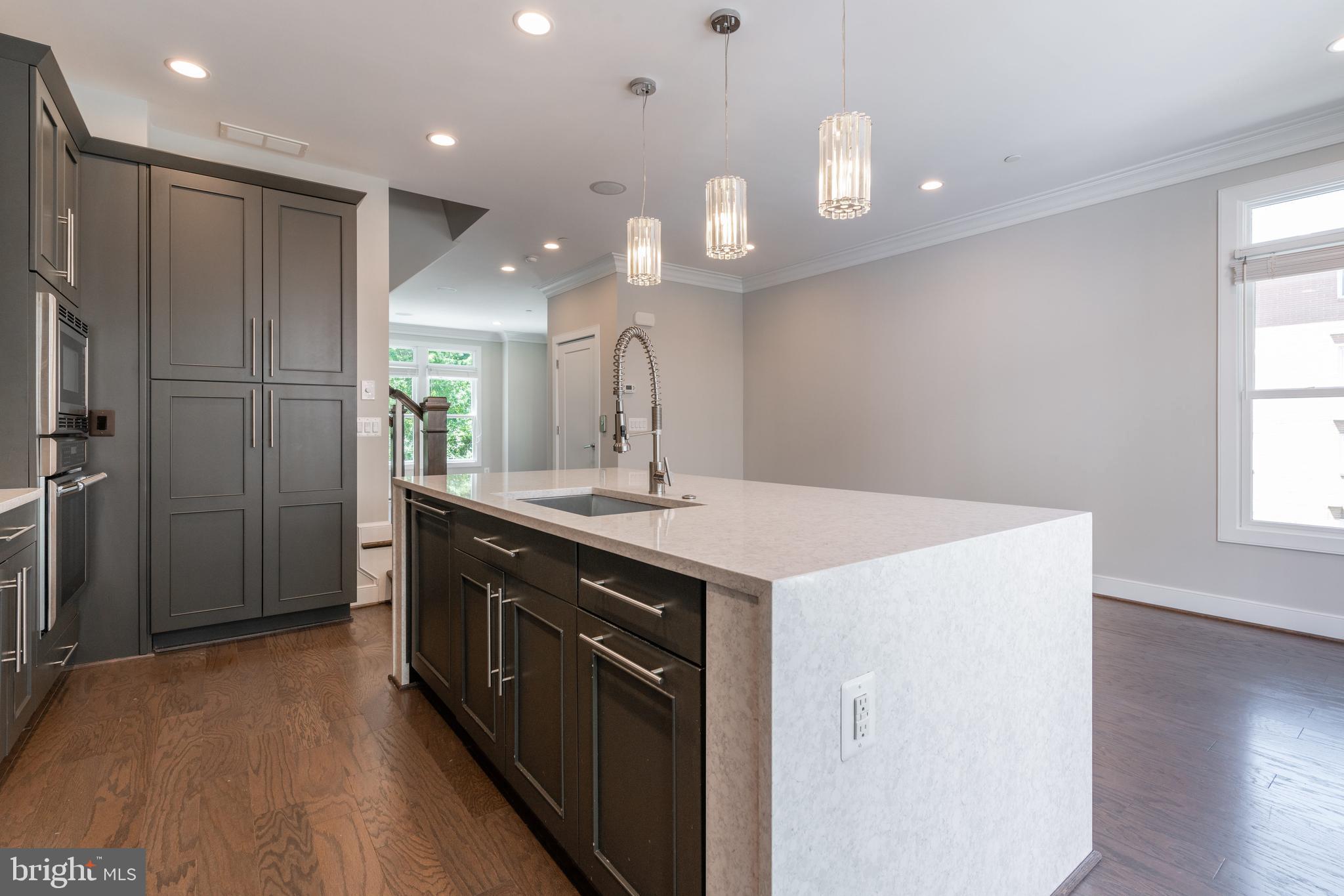 ROSSLYN - Residential Lease