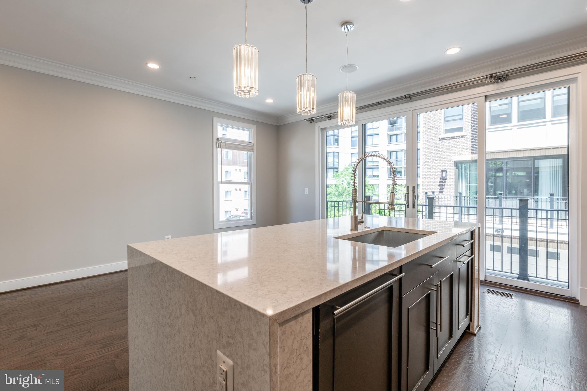 ROSSLYN - Residential Lease