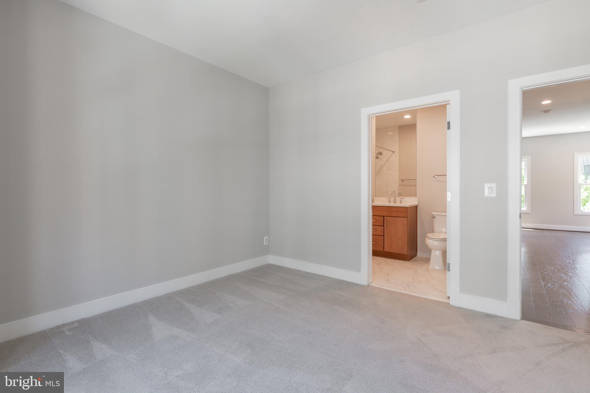 ROSSLYN - Residential Lease