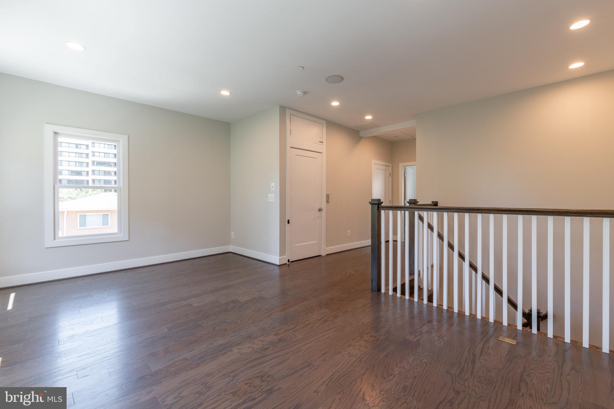 ROSSLYN - Residential Lease