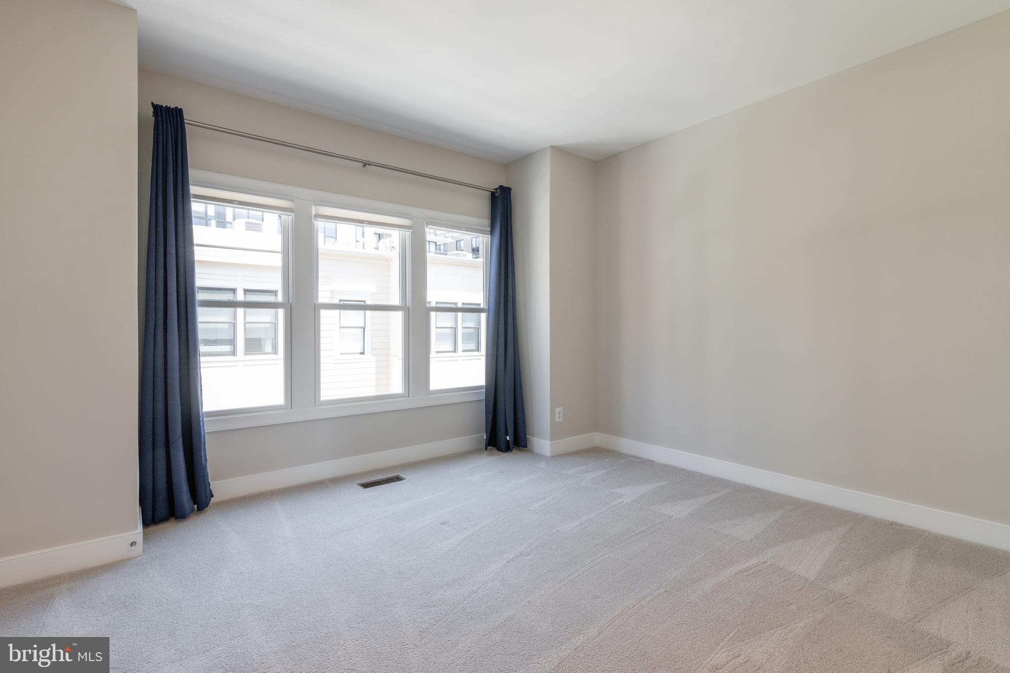 ROSSLYN - Residential Lease