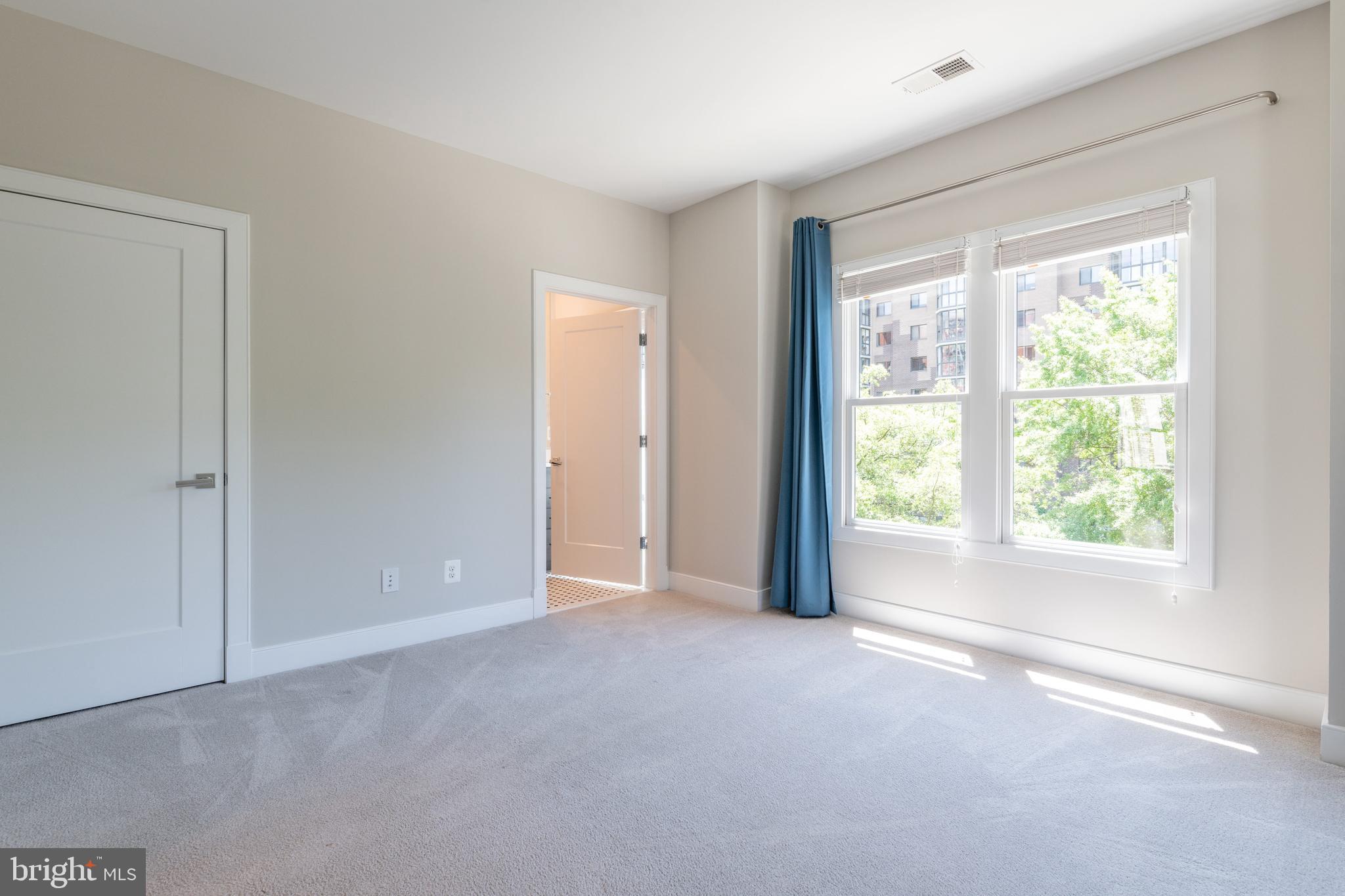 ROSSLYN - Residential Lease