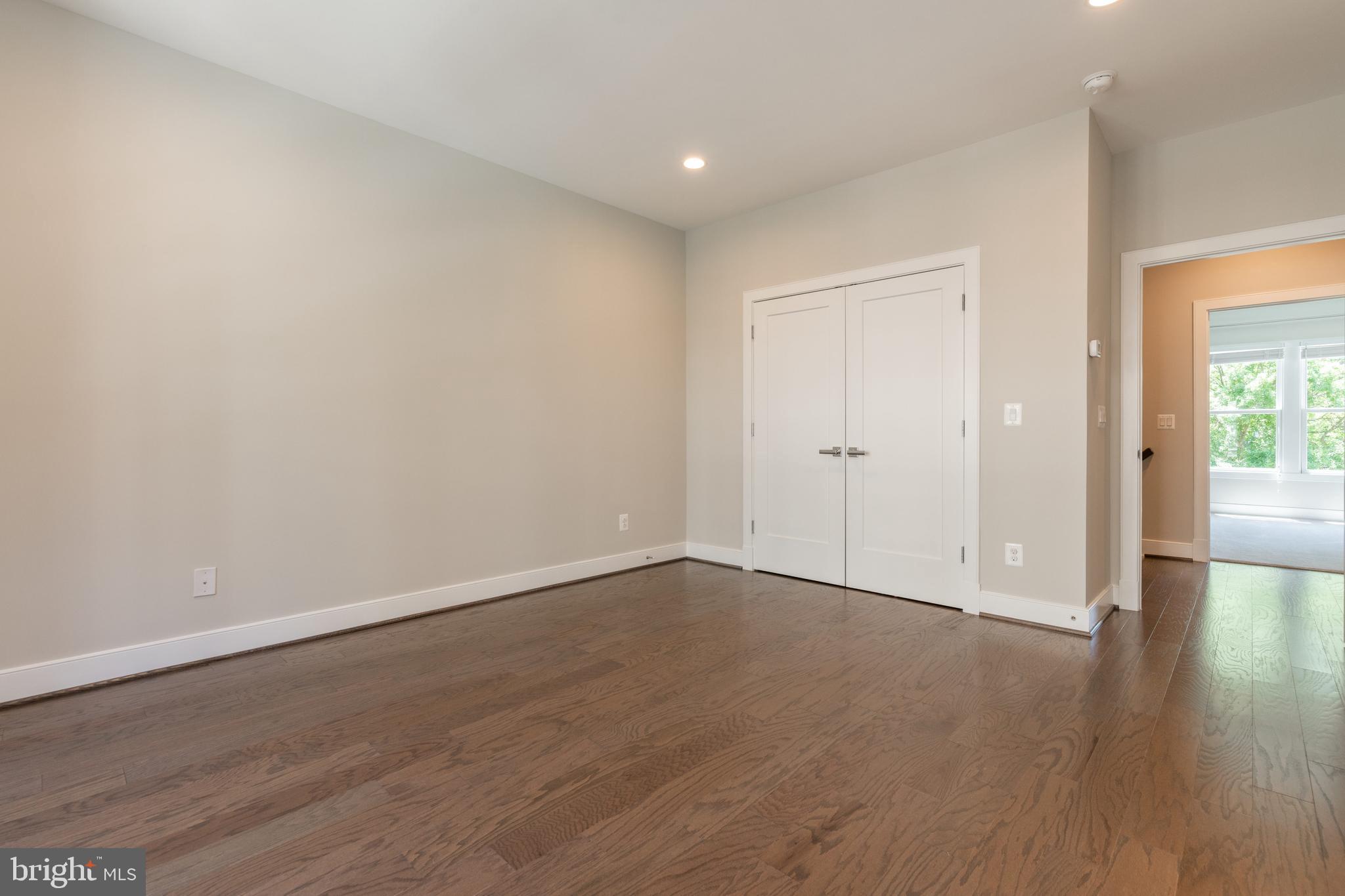 ROSSLYN - Residential Lease