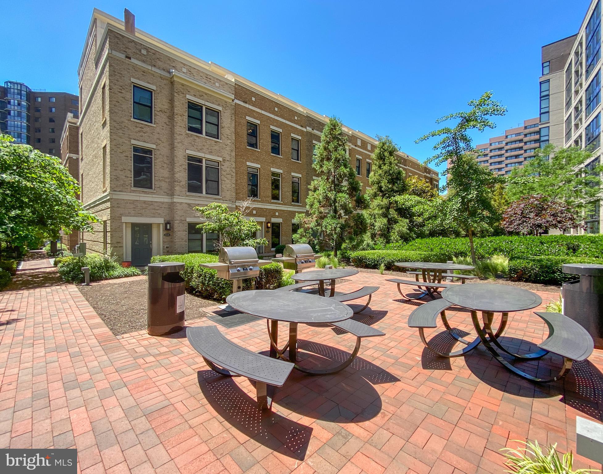 ROSSLYN - Residential Lease