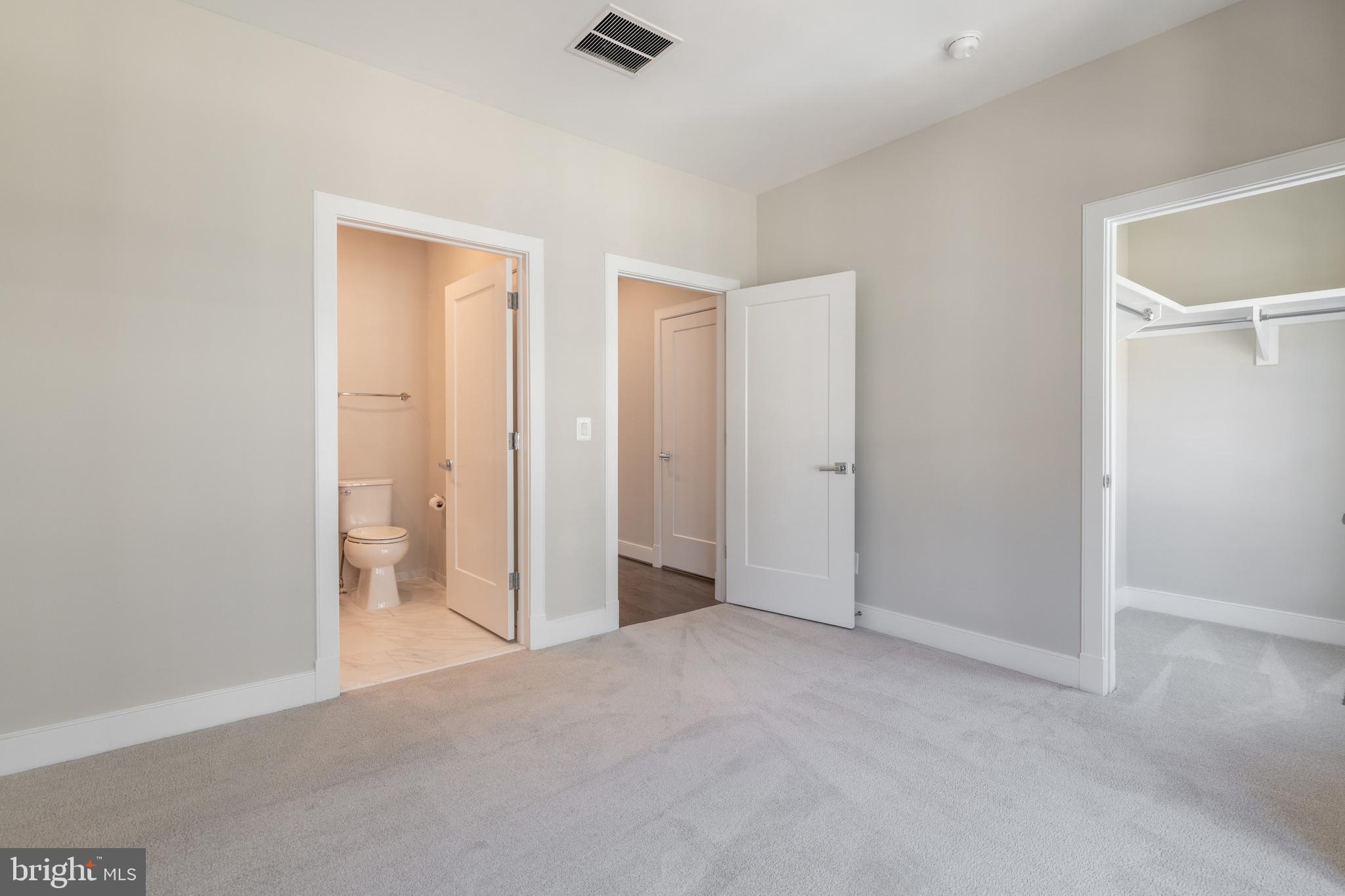 ROSSLYN - Residential Lease