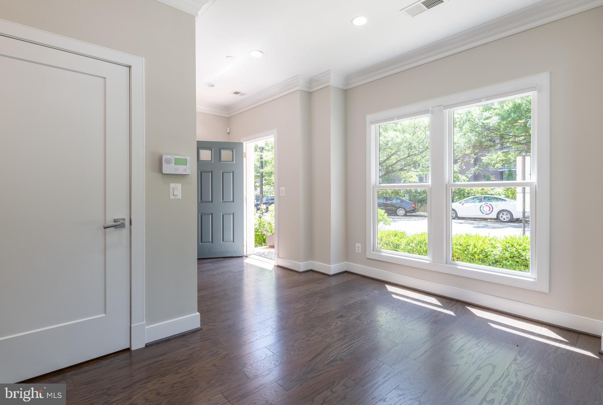 ROSSLYN - Residential Lease