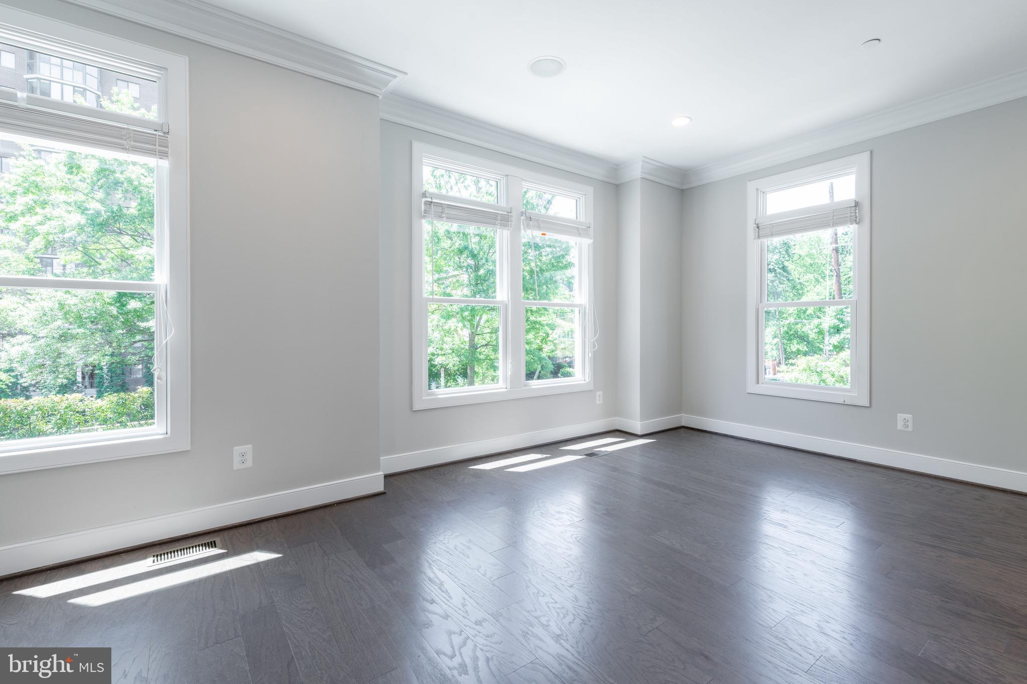 ROSSLYN - Residential Lease