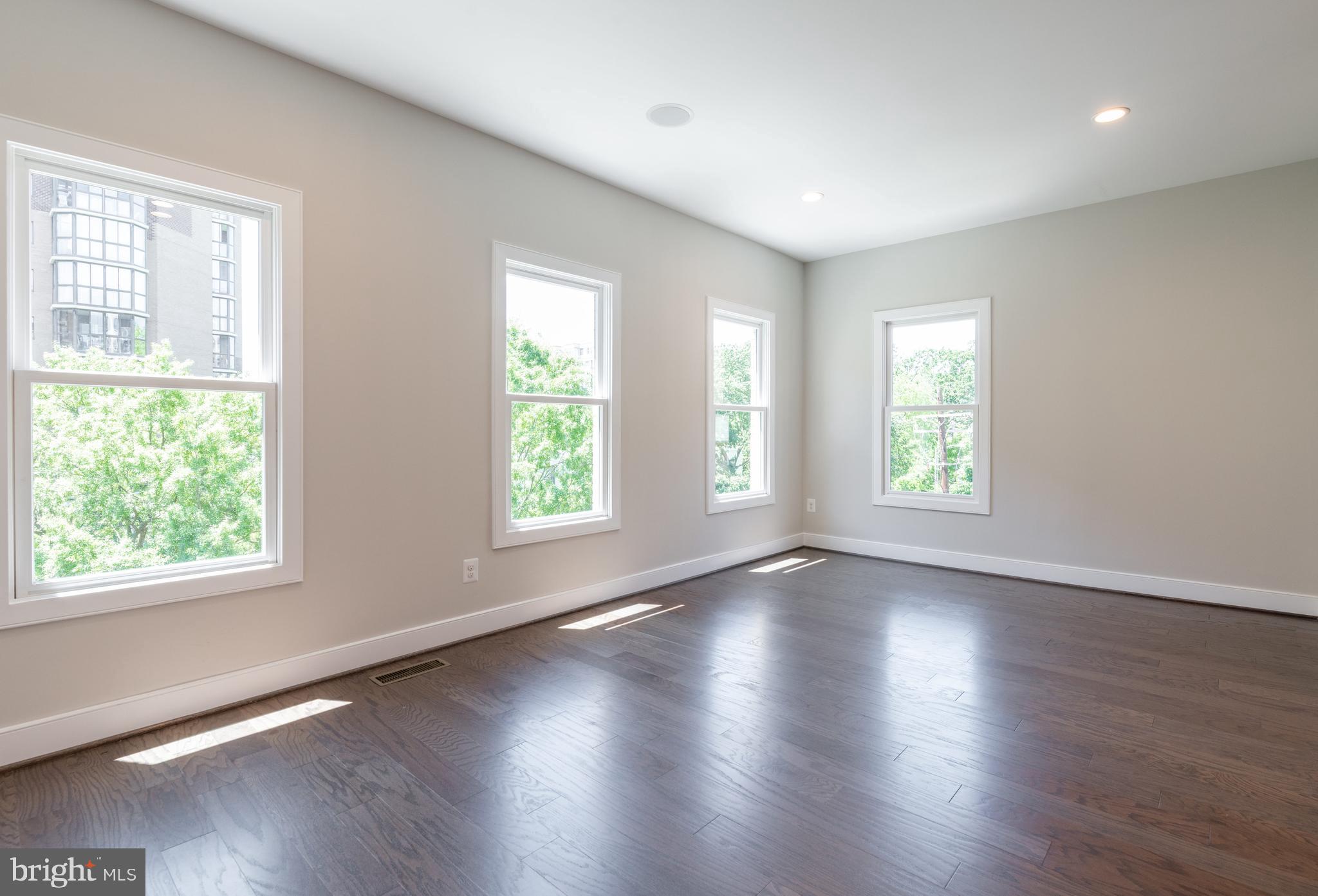 ROSSLYN - Residential Lease