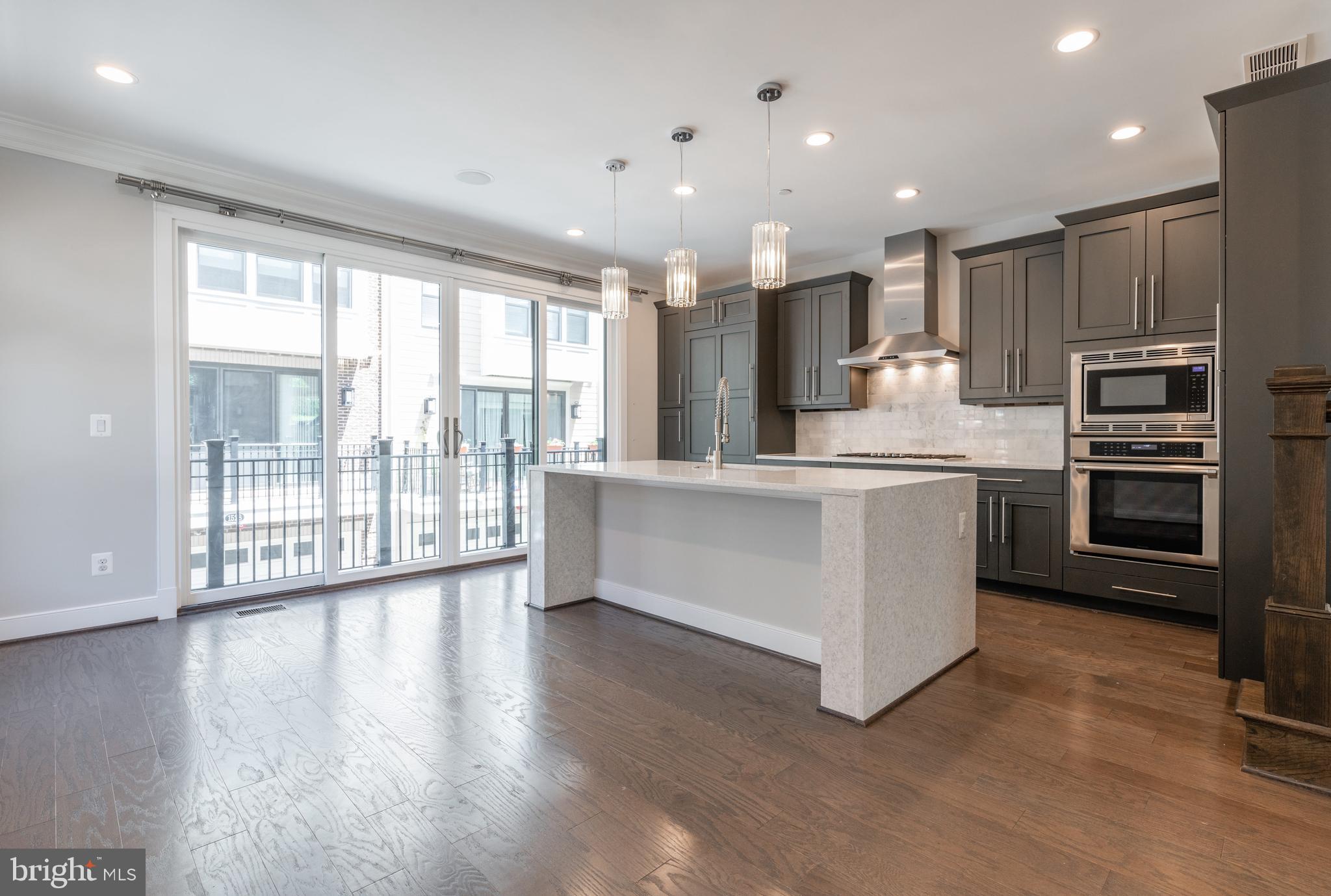 ROSSLYN - Residential Lease