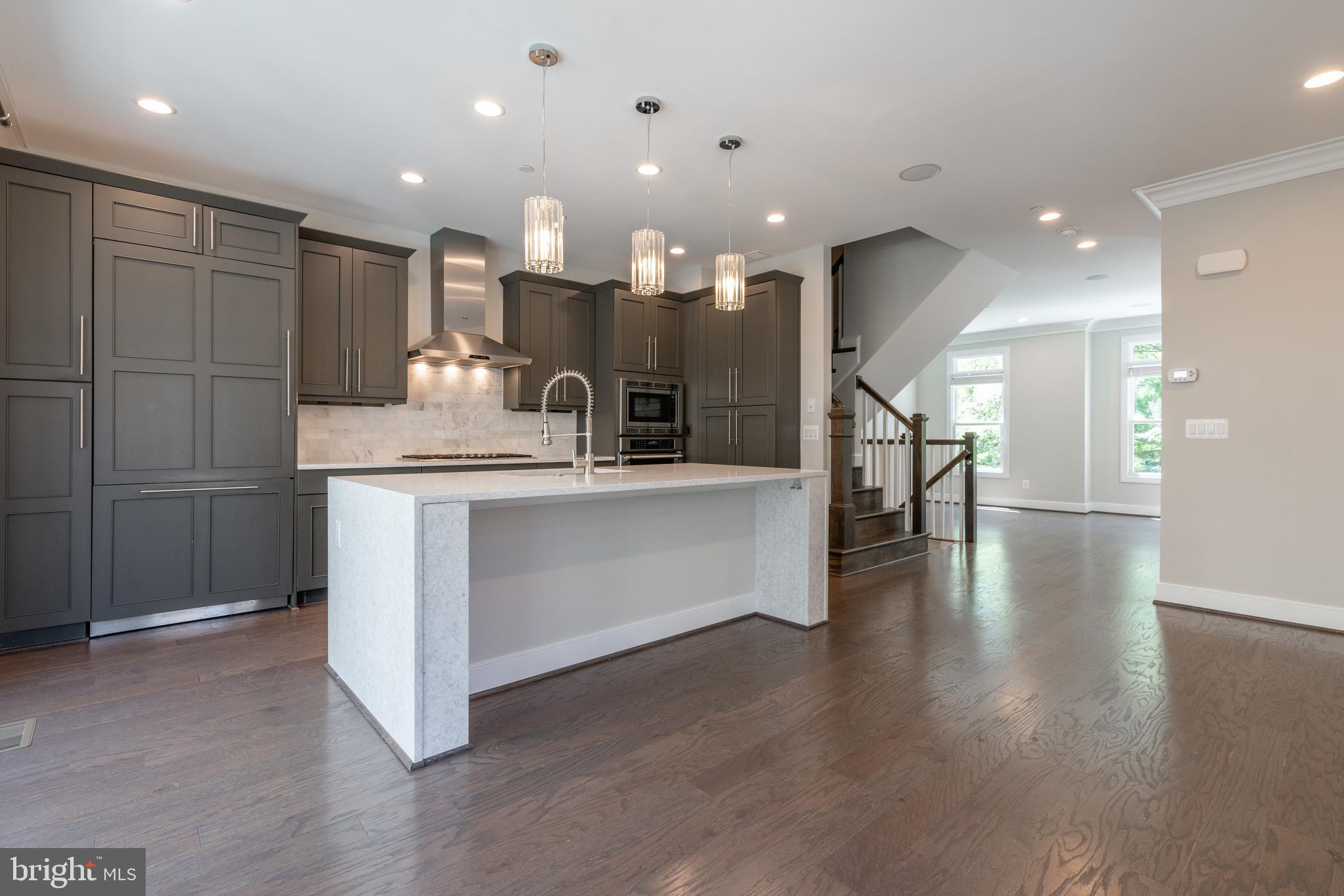 ROSSLYN - Residential Lease