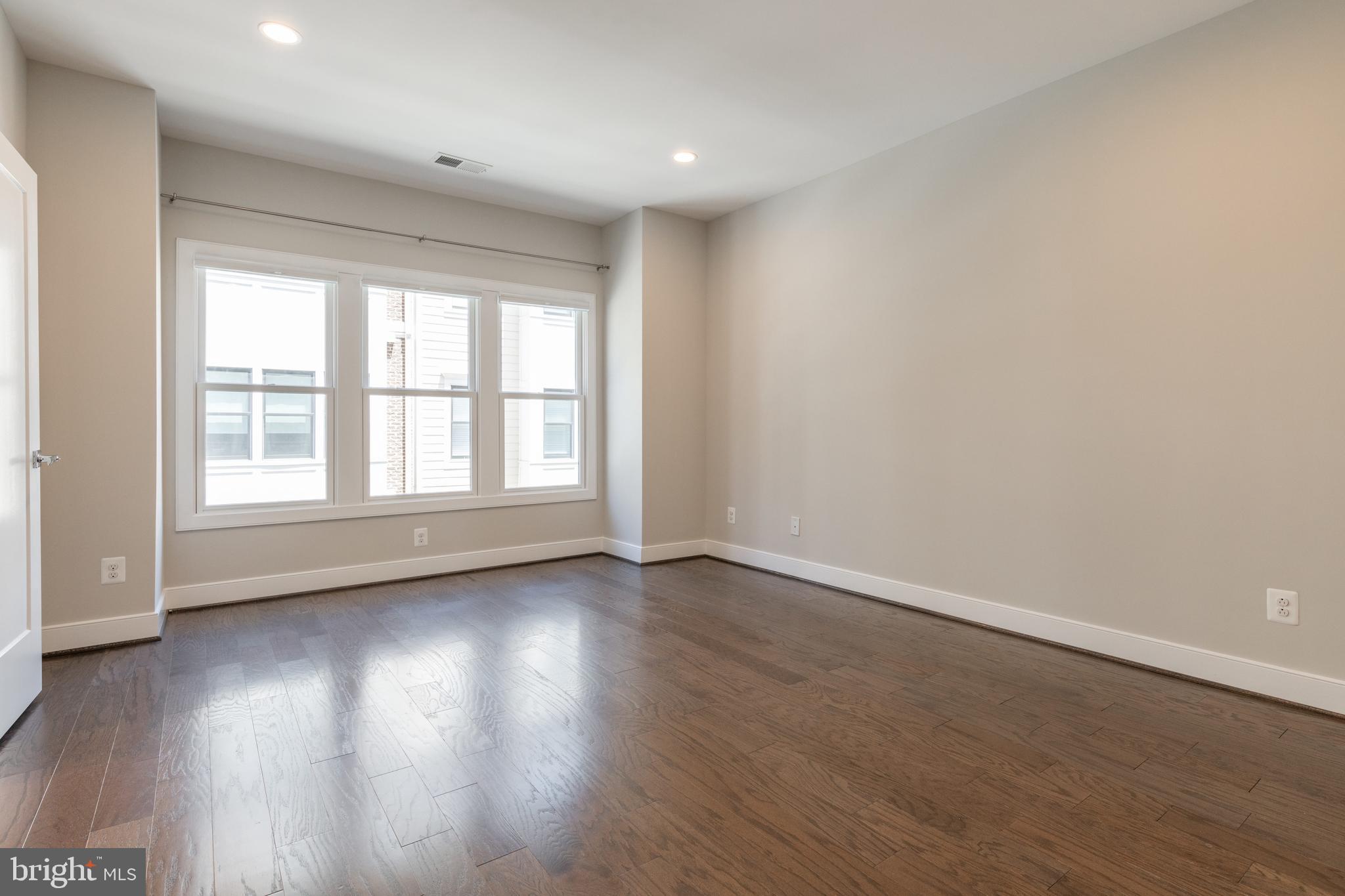 ROSSLYN - Residential Lease