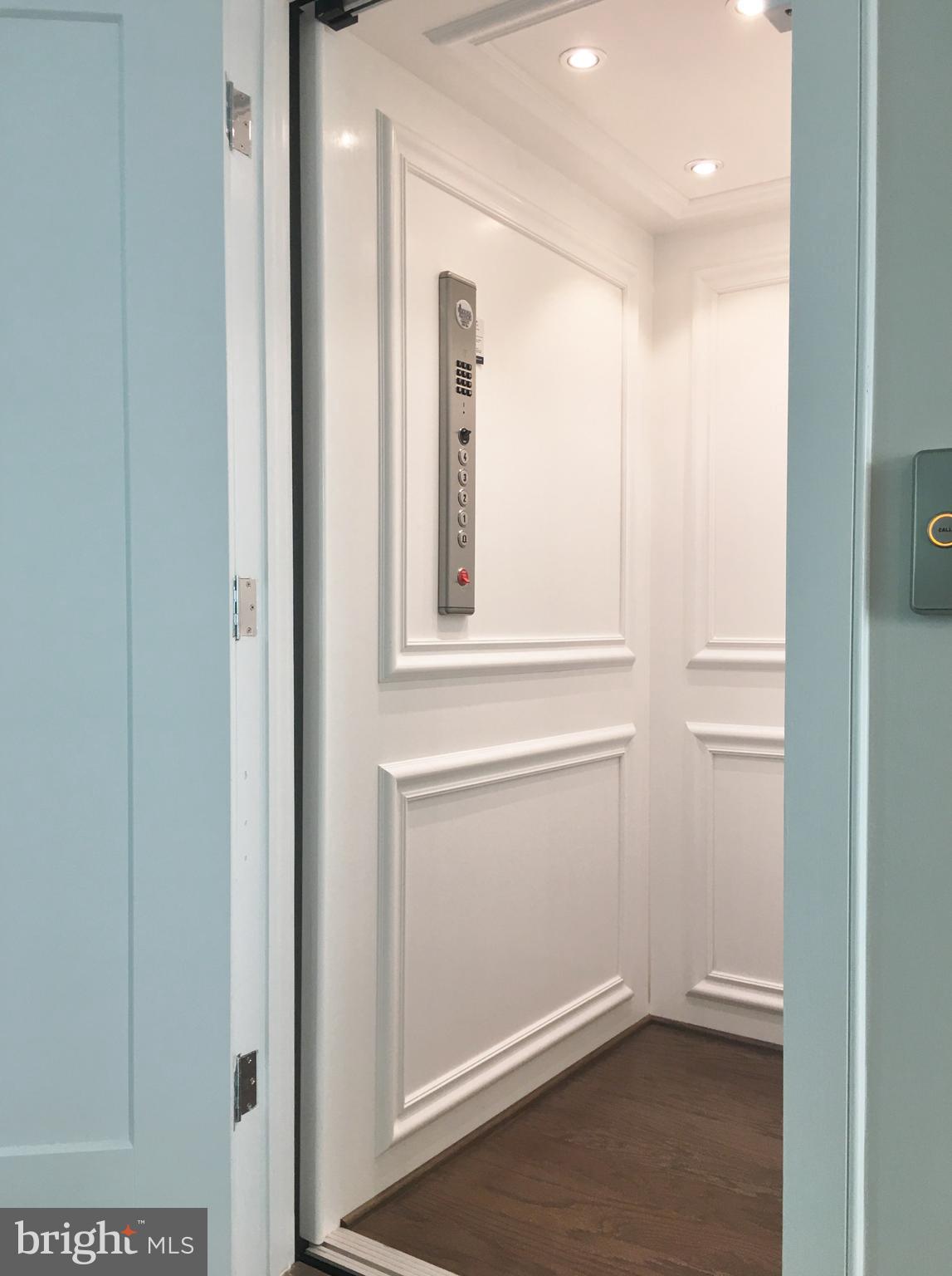 ROSSLYN - Residential Lease