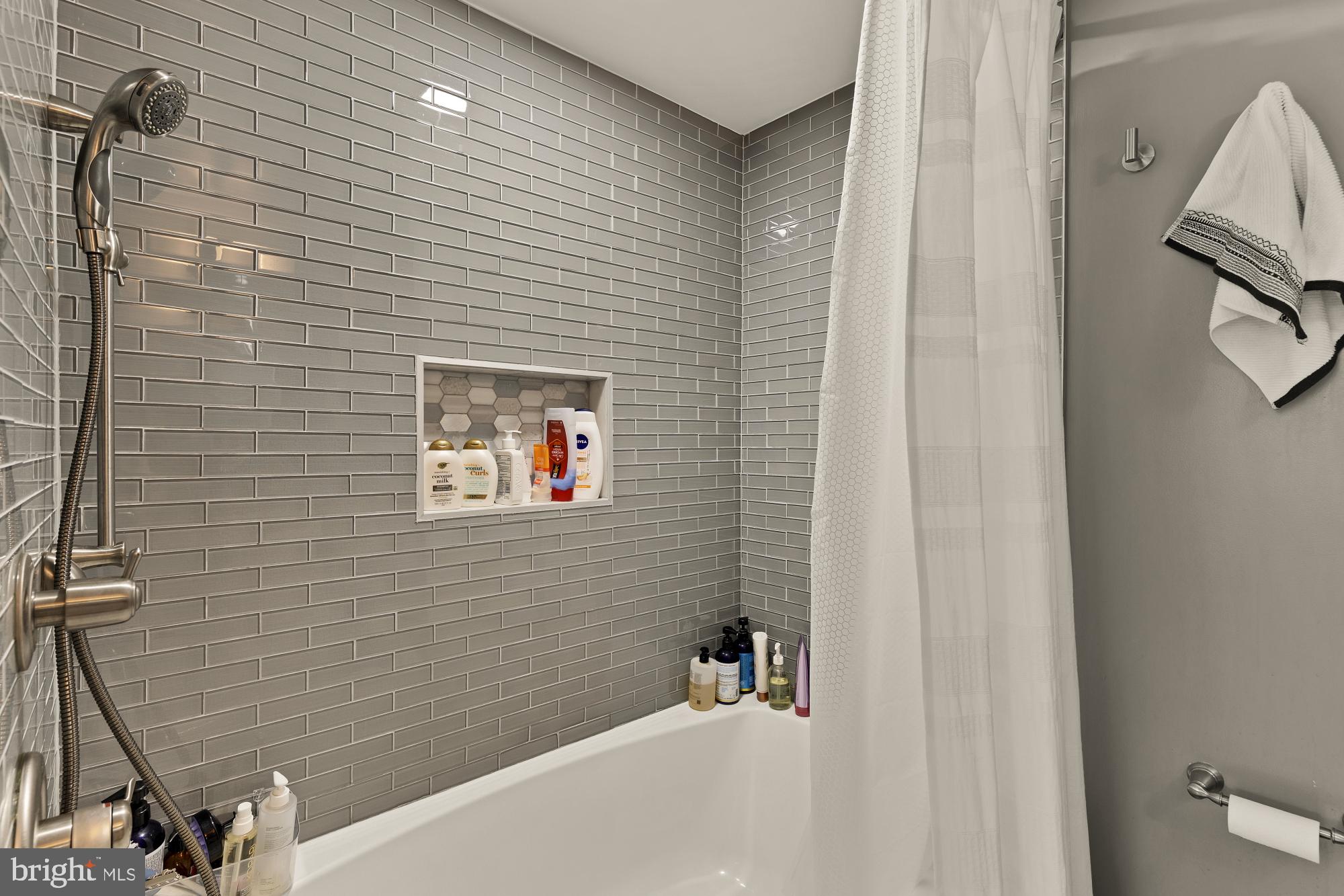 BRISTOL SQUARE - Residential