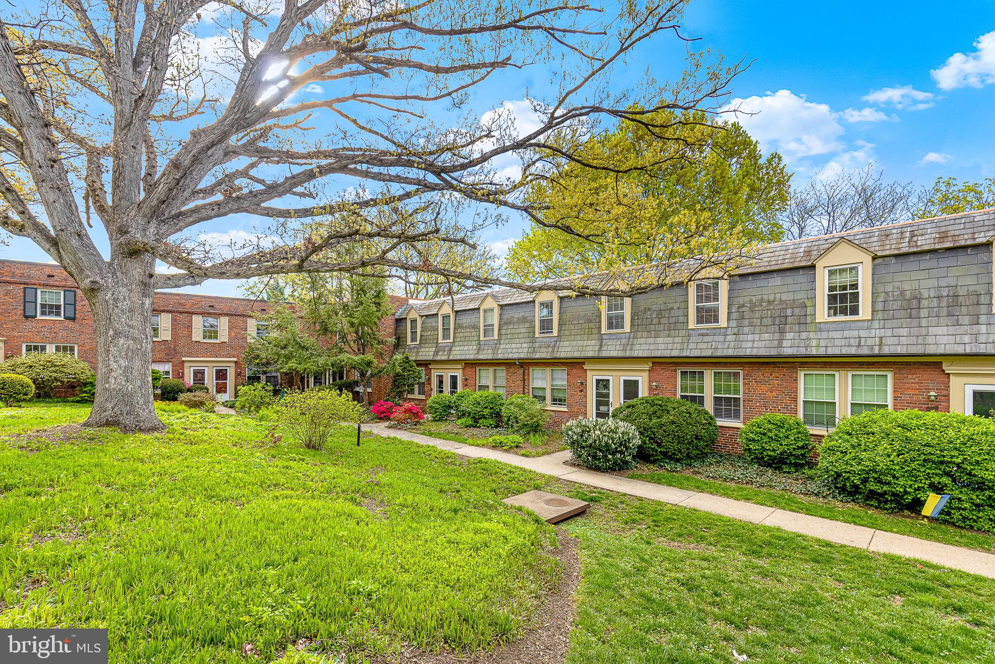 1303 S BARTON STREET 207