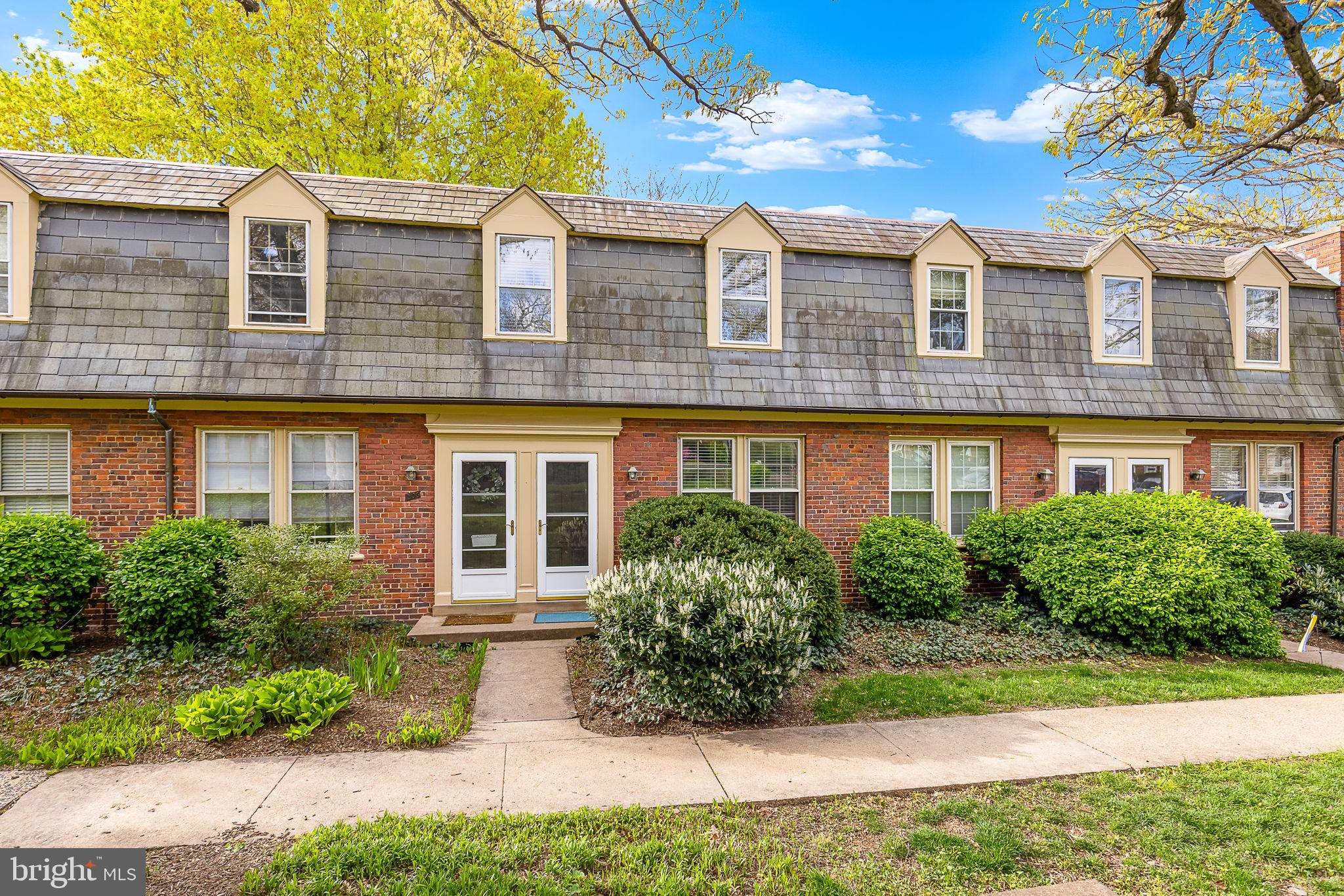1303 S BARTON STREET 207