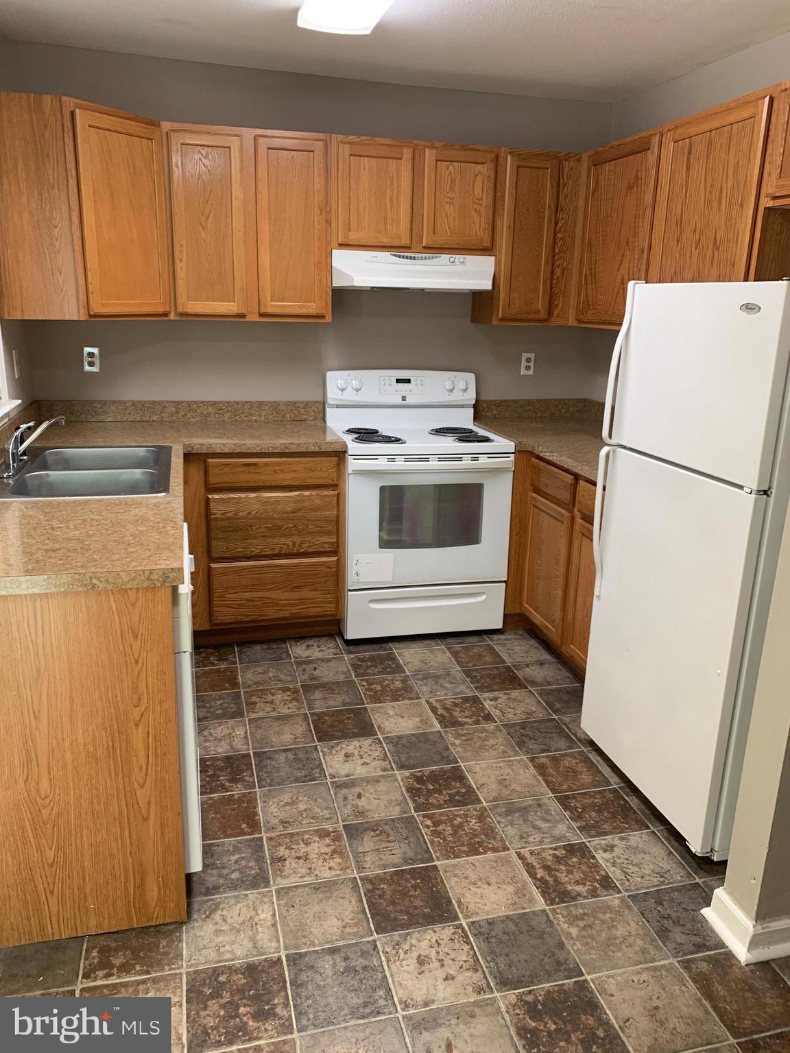 FIRST WOODBROOKE CM - Residential Lease