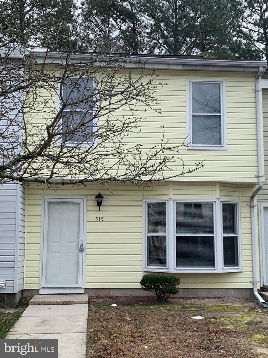 3 BED, ONE AND HALF BATH TOWNHOUSE LOCATED AT A NICE NEIGHBORHOOD AREA. LAMINATE FLOORS. DECK IN THE BACK. ACCESS TO US 50 AND US 13. NEAR BY EVERY THING. CLOSE TO WOR-WIC COMMUNITY COLLEGE AND SALISBURY UNIVERSITY. LANDLORD SHALL REPLACE THE REFRIGERATOR BY A NEW ONE. ALSO PROFESSIONAL CARPET CLEANING BEFORE THE NEW TENANT MOVES. A MUST SEE PROPERTY.