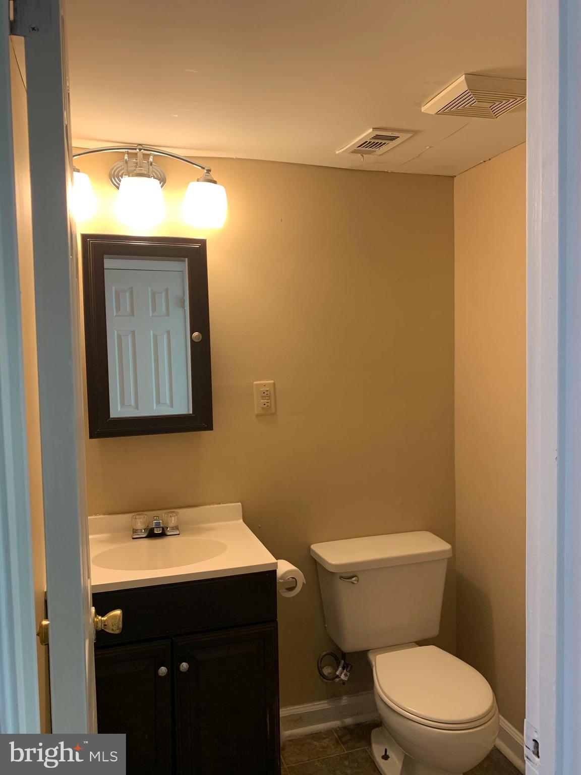 FIRST WOODBROOKE CM - Residential Lease