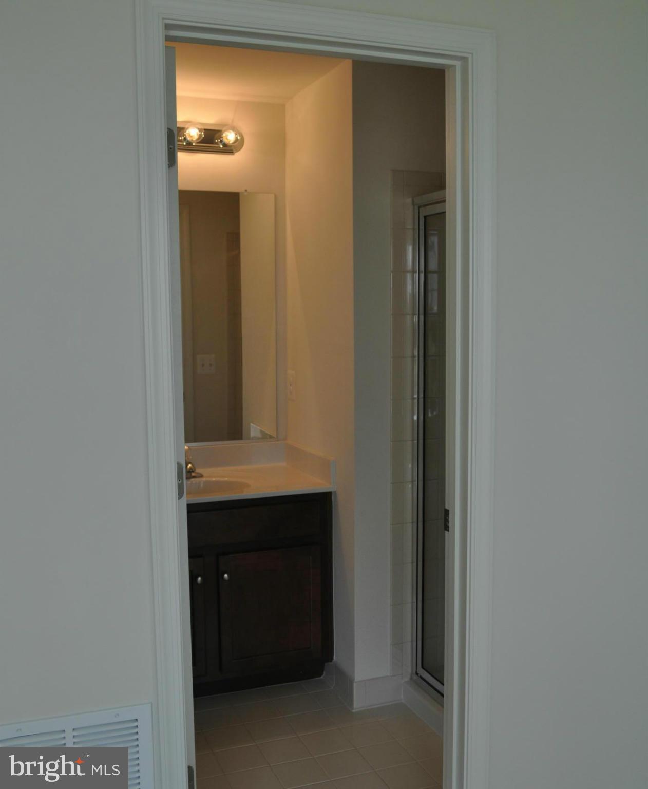 SIGNATURE AT BROADLANDS - Residential Lease