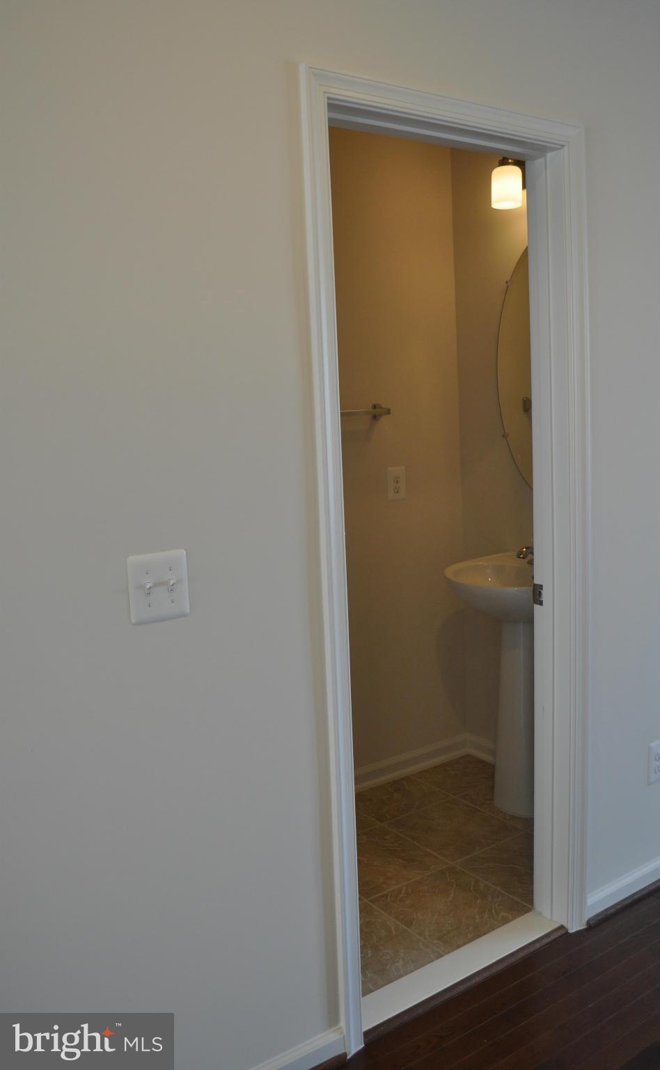 SIGNATURE AT BROADLANDS - Residential Lease