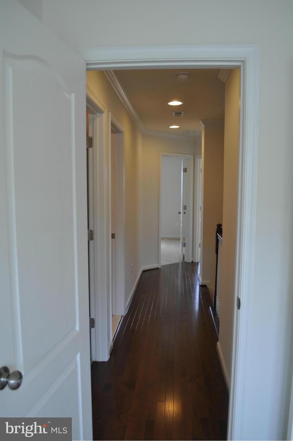 SIGNATURE AT BROADLANDS - Residential Lease