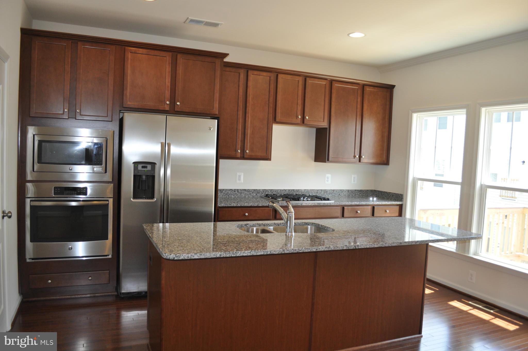 SIGNATURE AT BROADLANDS - Residential Lease