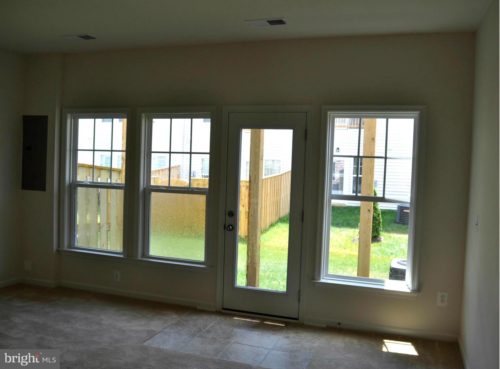 SIGNATURE AT BROADLANDS - Residential Lease