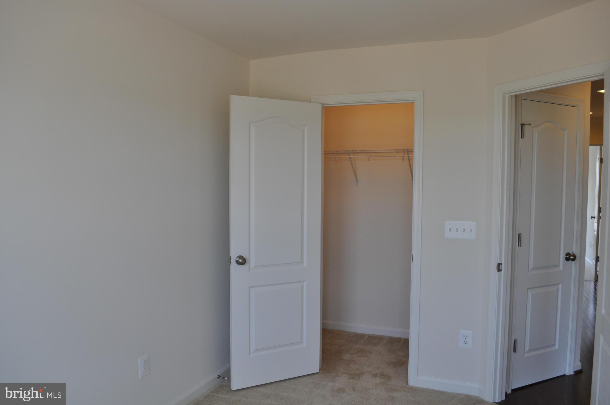 SIGNATURE AT BROADLANDS - Residential Lease