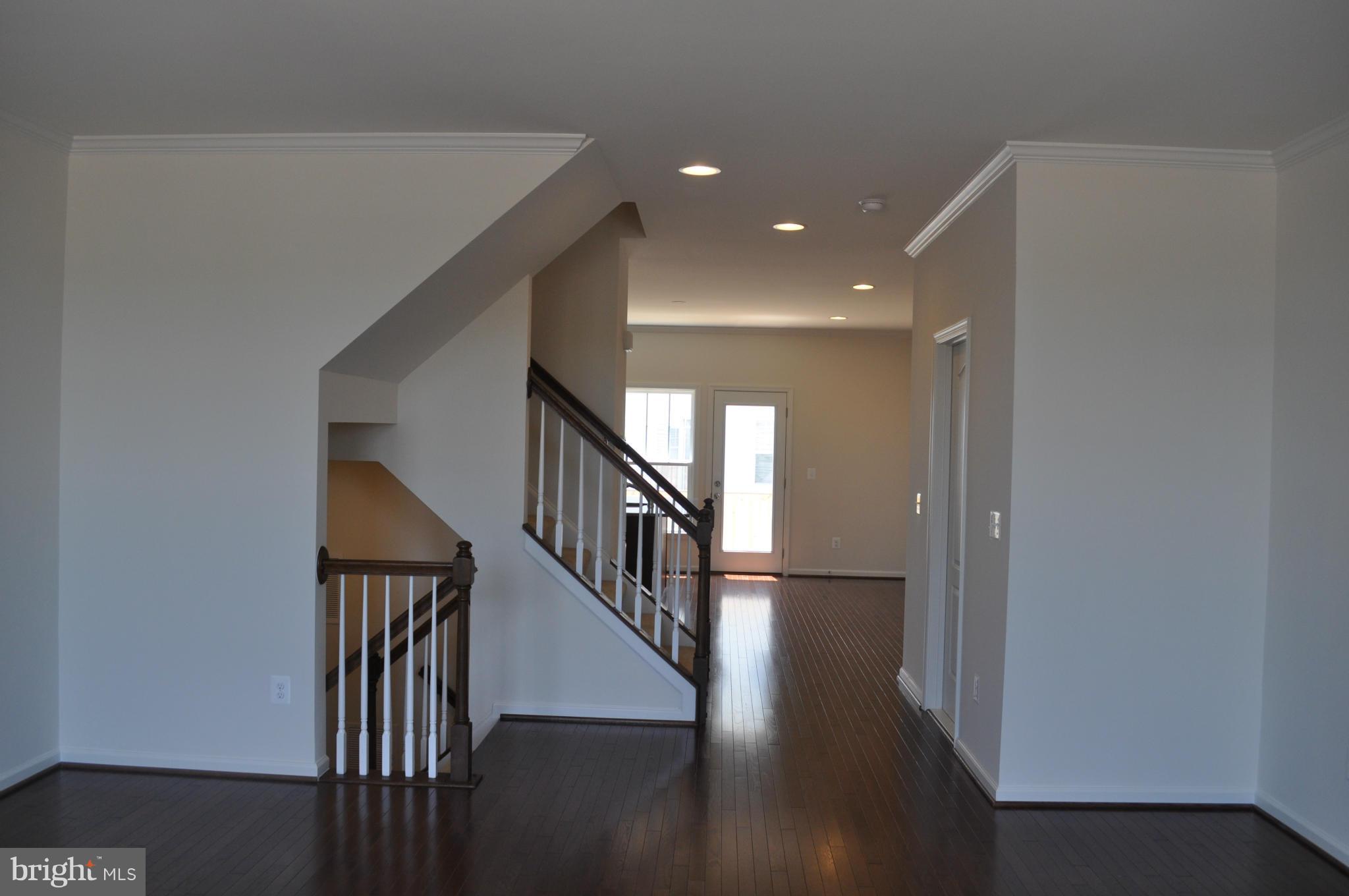 SIGNATURE AT BROADLANDS - Residential Lease