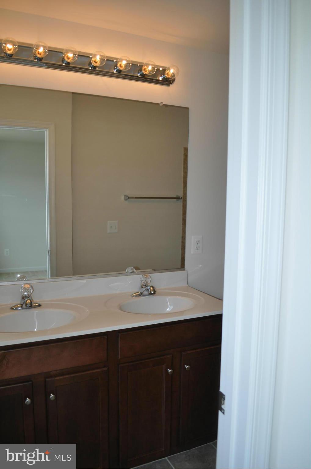 SIGNATURE AT BROADLANDS - Residential Lease