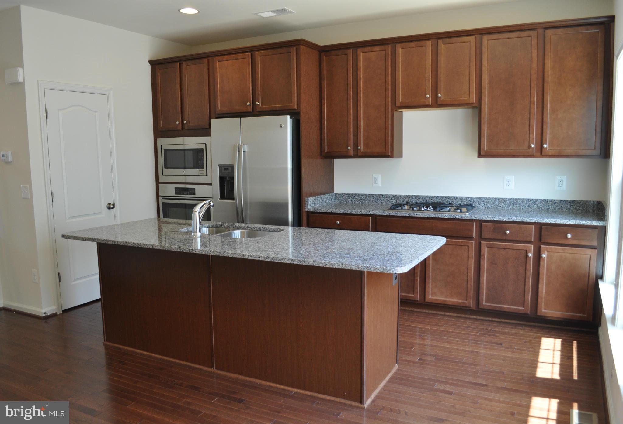 SIGNATURE AT BROADLANDS - Residential Lease