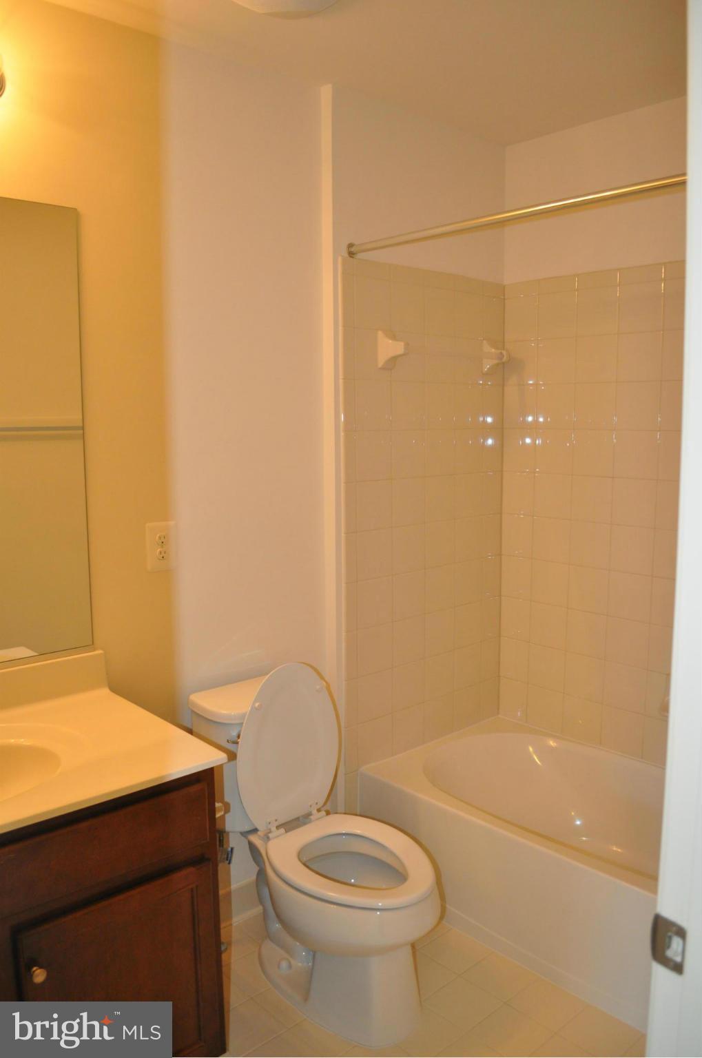 SIGNATURE AT BROADLANDS - Residential Lease