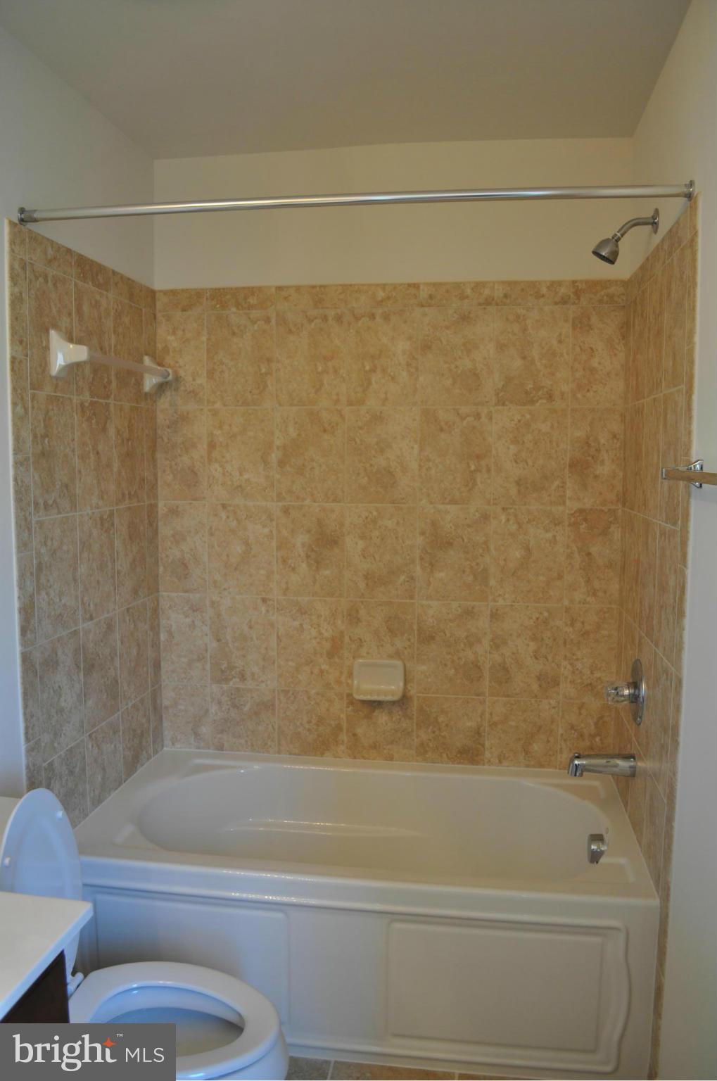 SIGNATURE AT BROADLANDS - Residential Lease