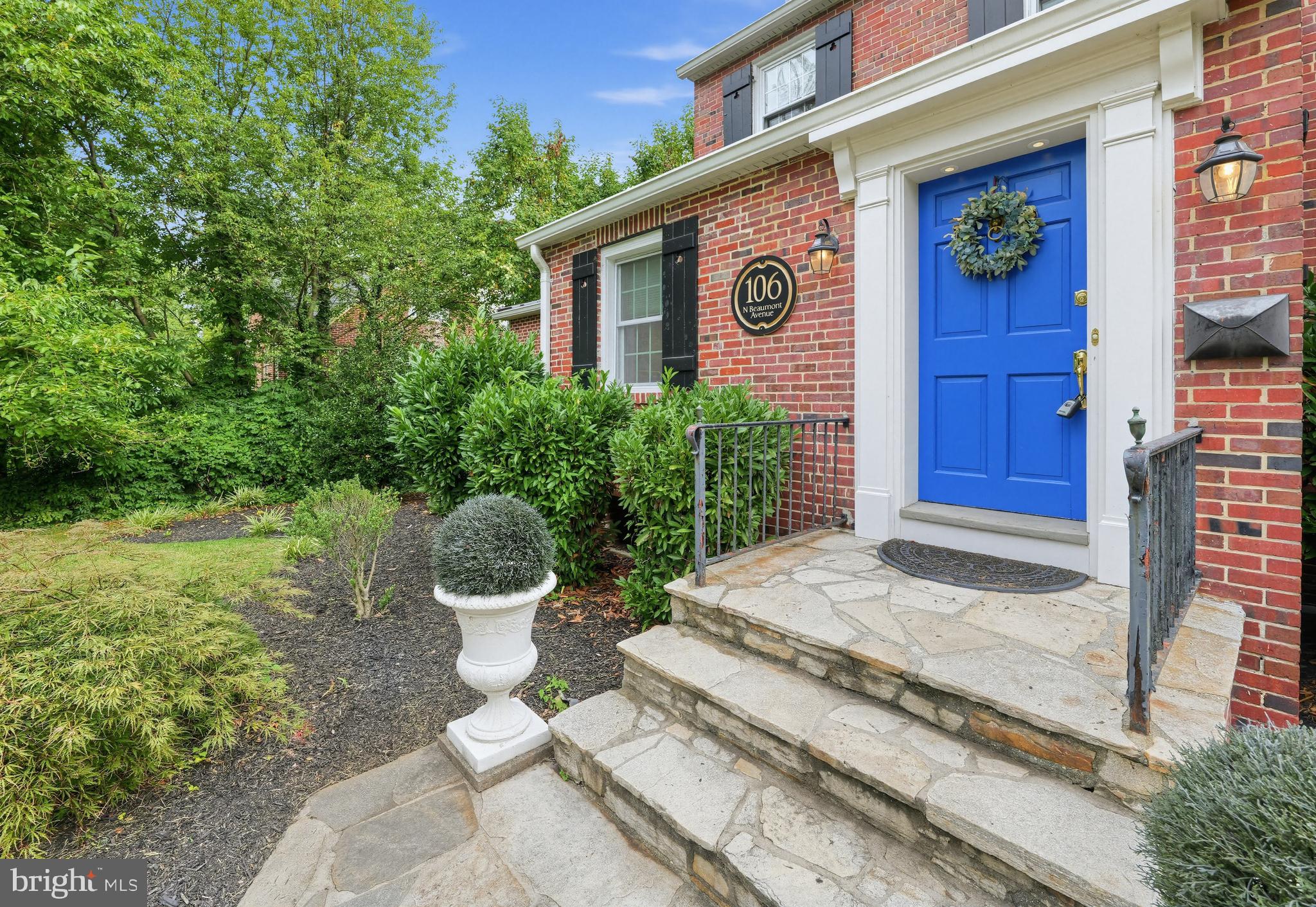 106 N BEAUMONT AVENUE