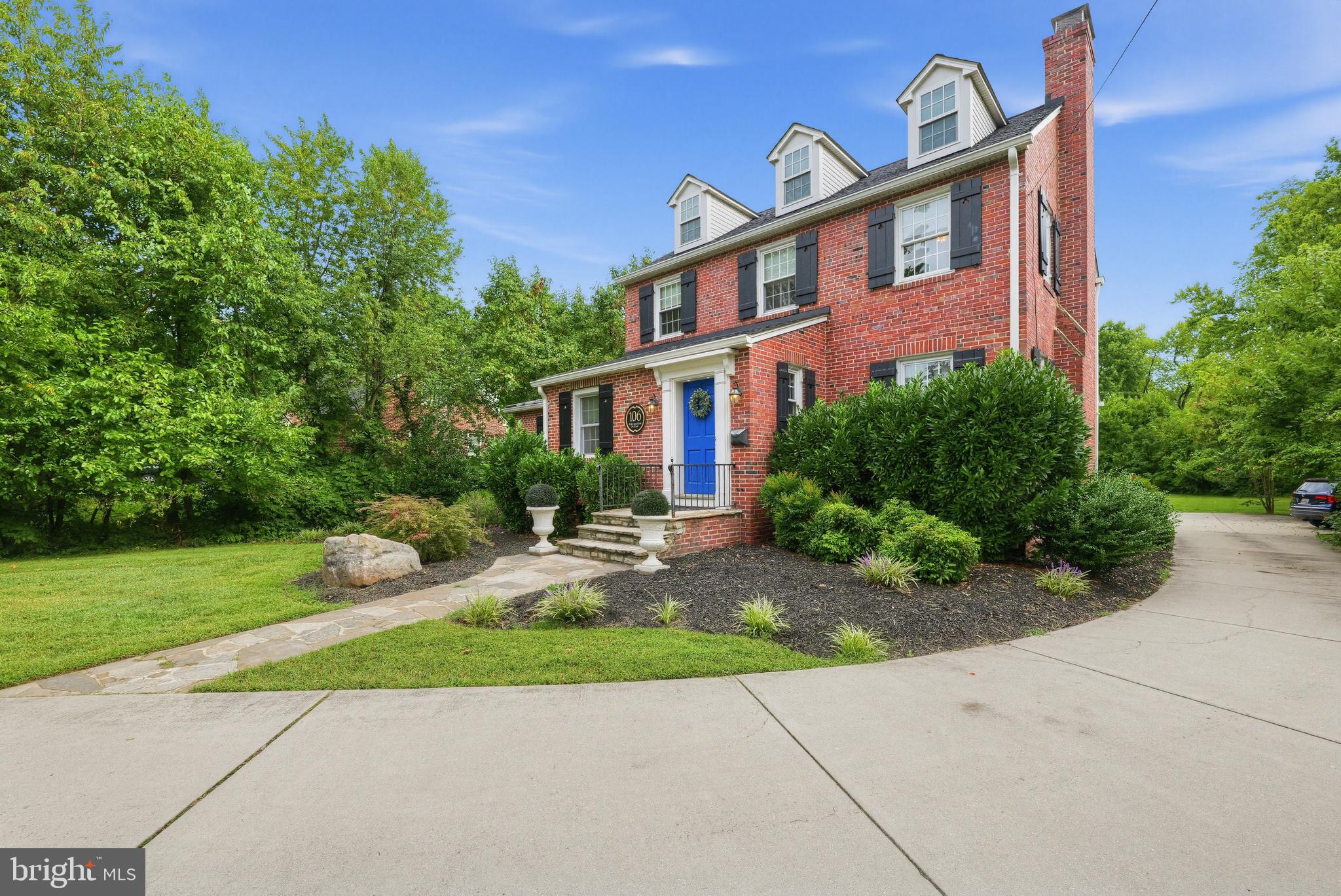 106 N BEAUMONT AVENUE
