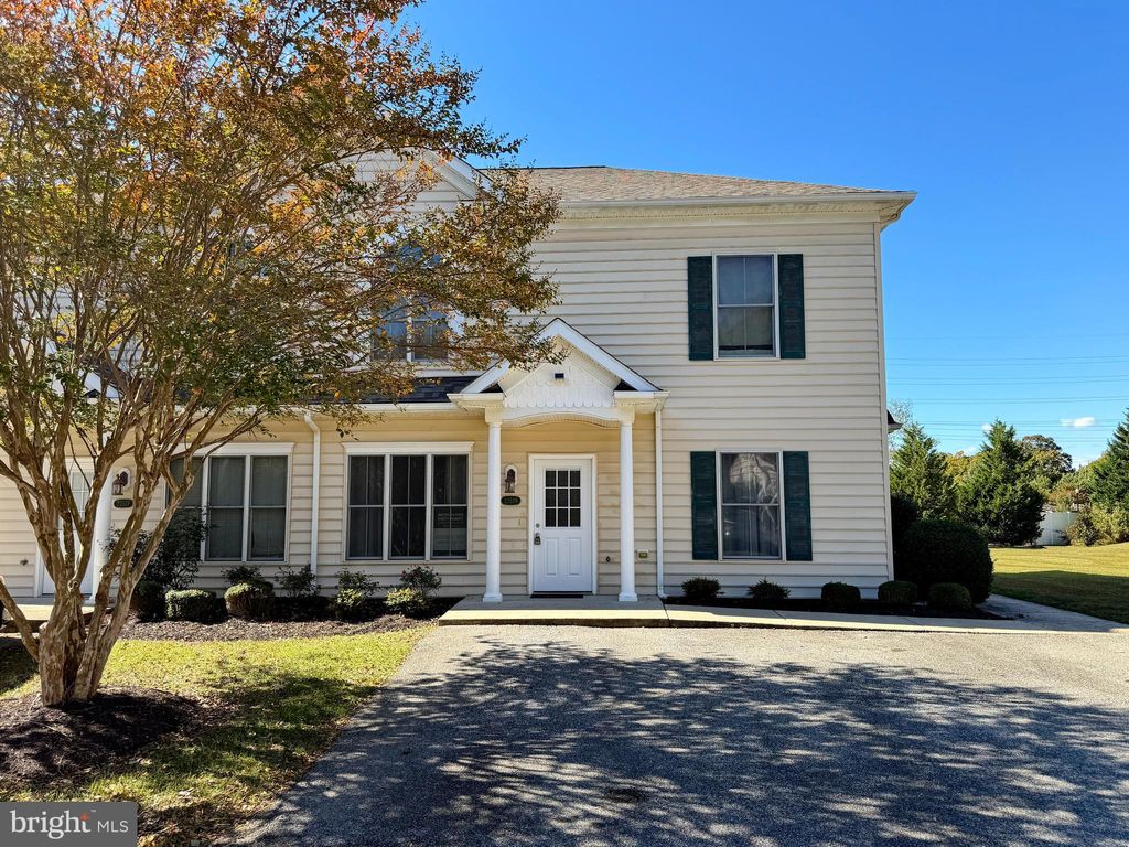 Photo of 22529 Chickadee Circle #6-2, LEXINGTON PARK, MD 20653 (MLS # MDSM2027808)