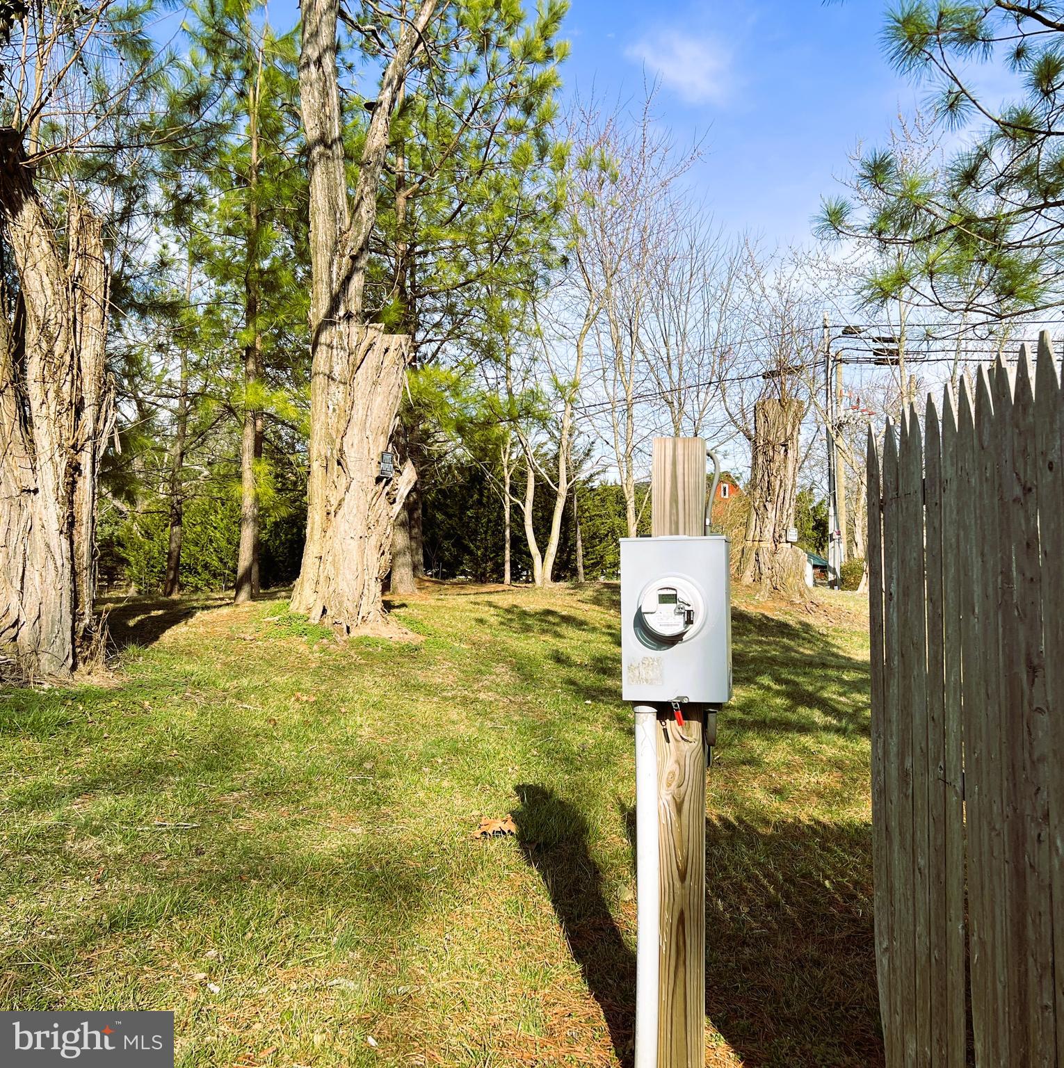 BETWEEN HILLS - Commercial Lease