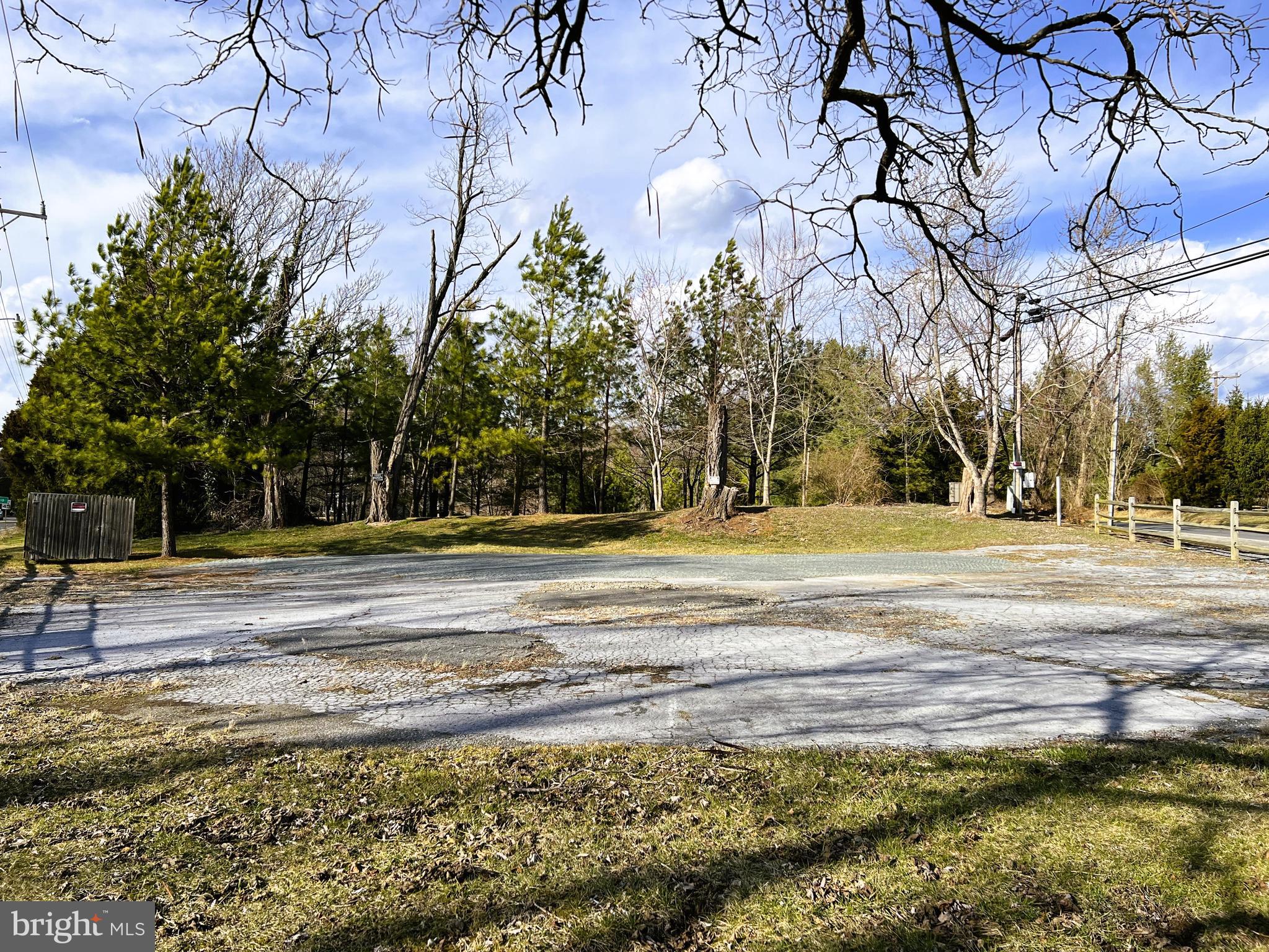 BETWEEN HILLS - Commercial Lease