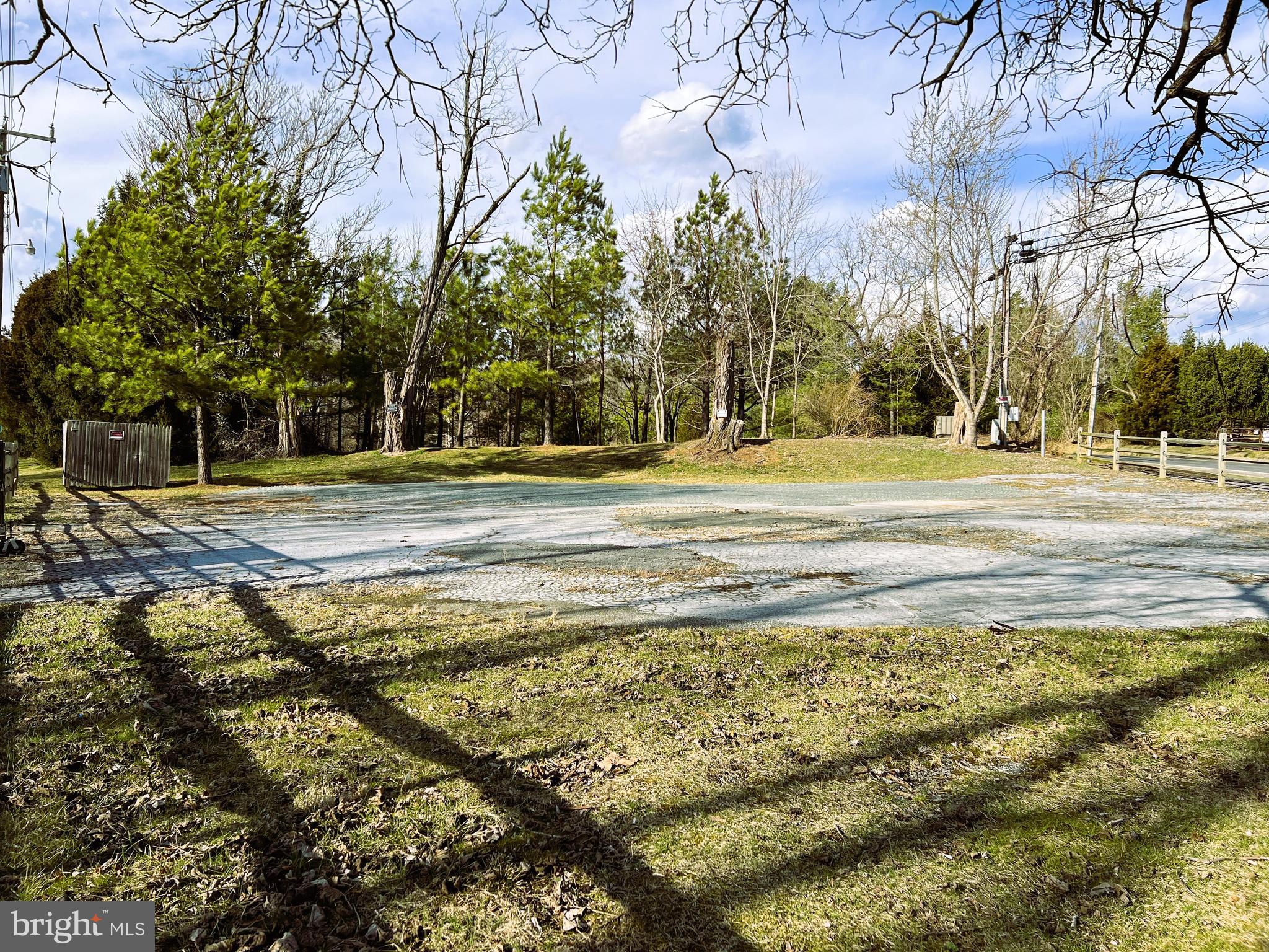 BETWEEN HILLS - Commercial Lease