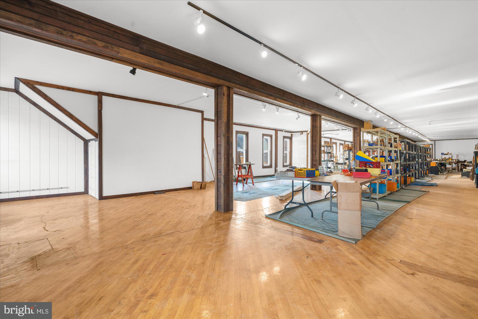 102 S RICHMOND STREET